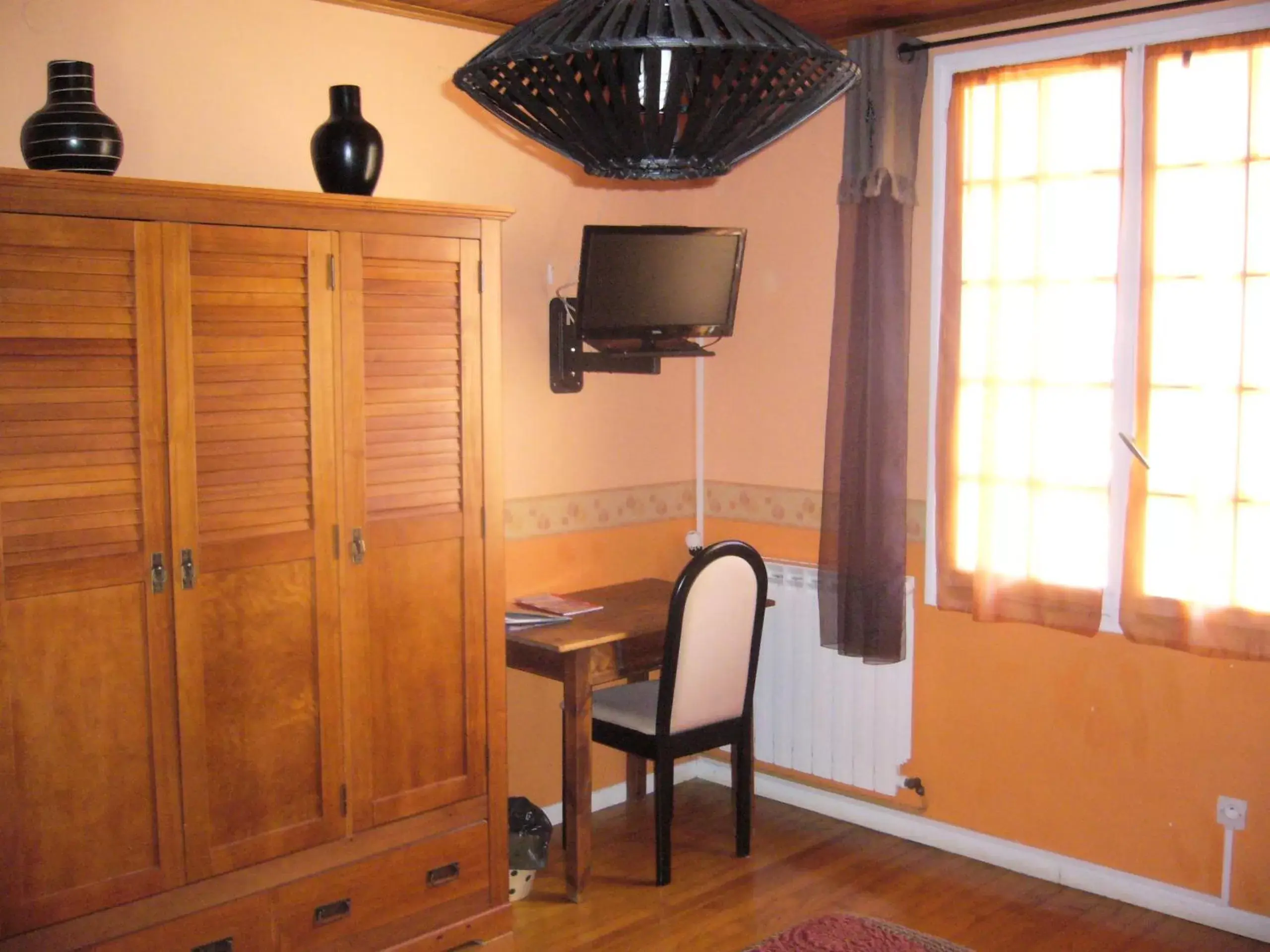 Superior Double Room with Shower in Chambres d'hôtes Al Camp d'Espalougues Superior Double Room with Shower in Chambres d'hôtes Al Camp d'Espalougues