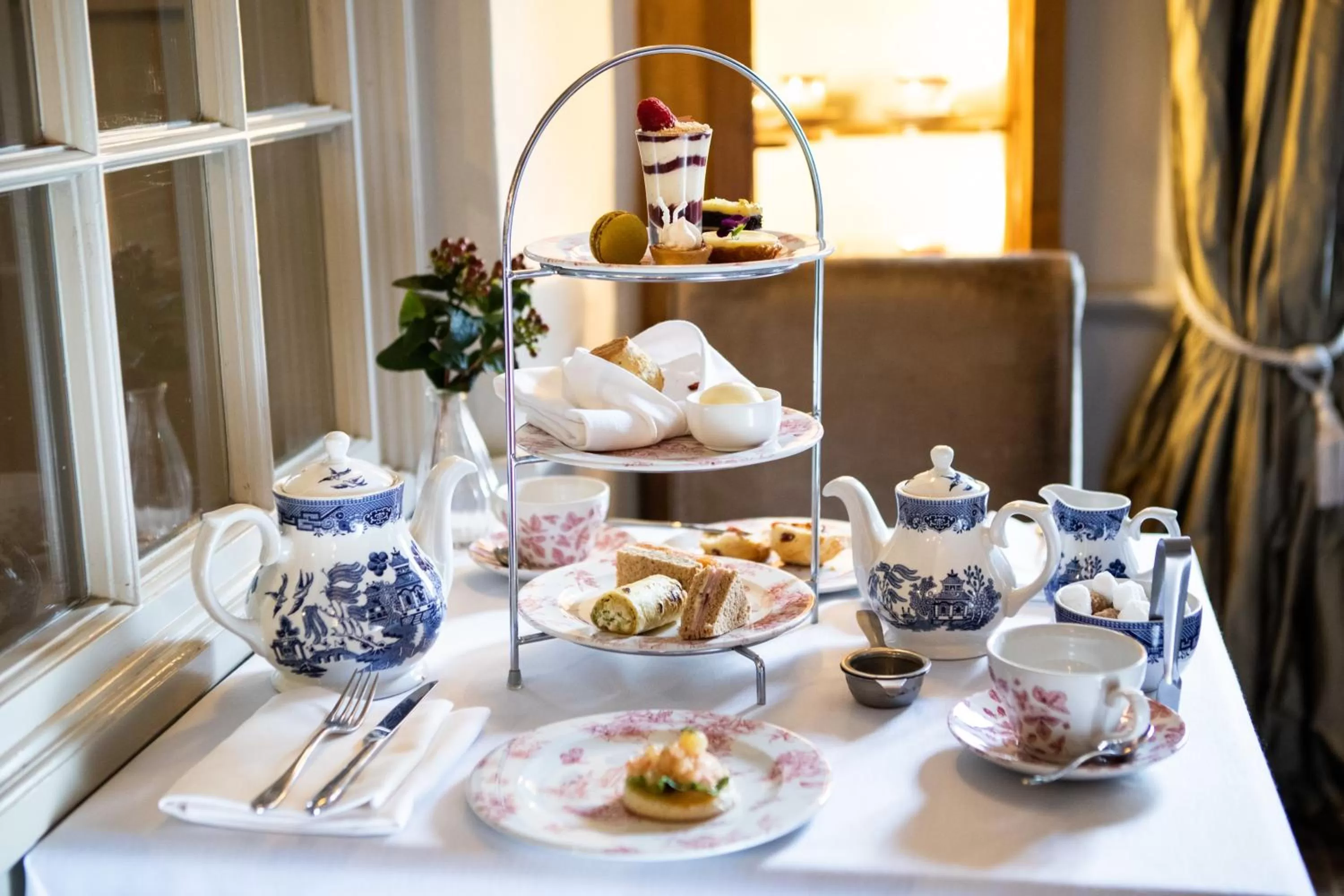 Food and drinks in Macdonald Bear Hotel