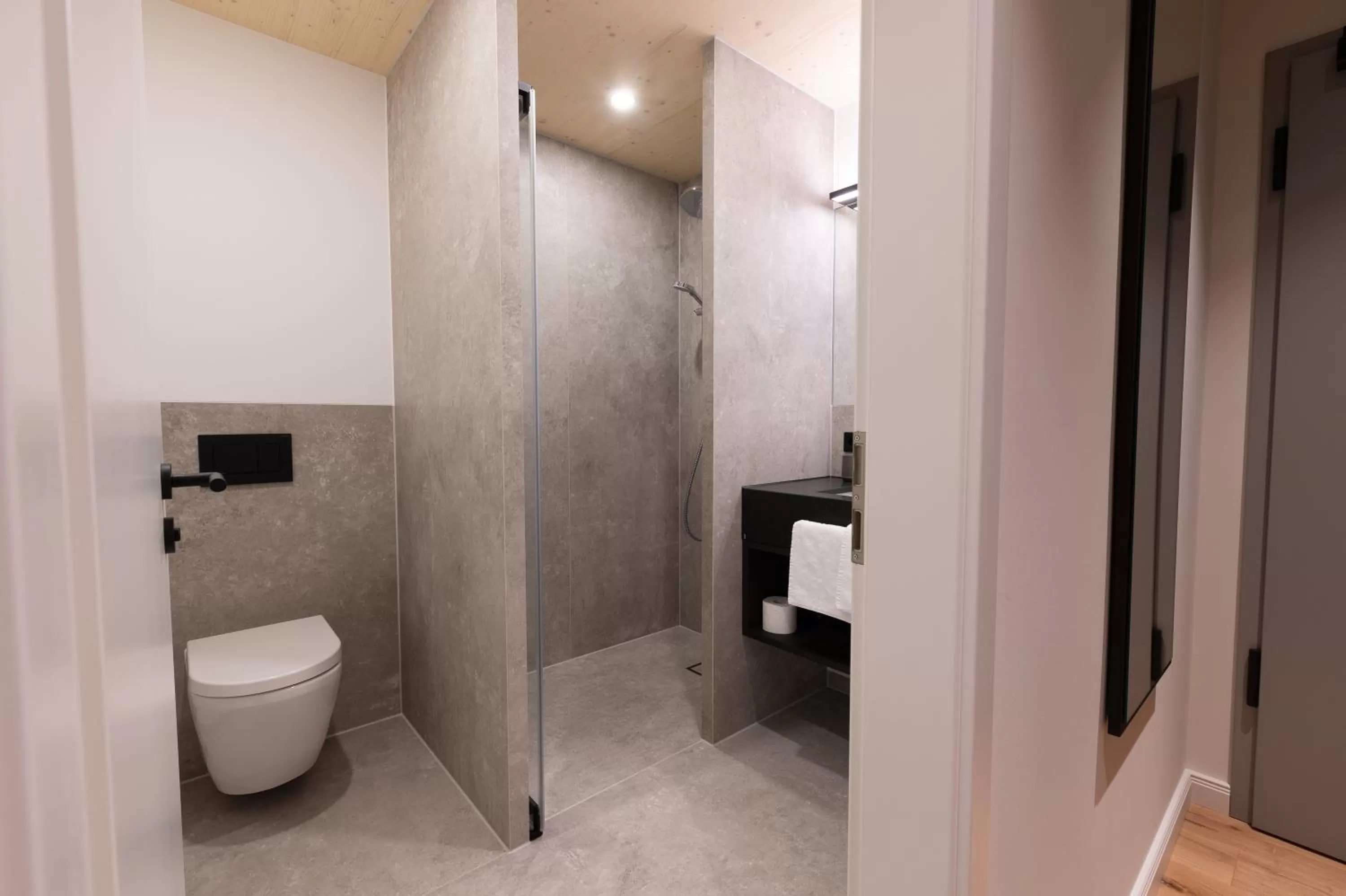 Bathroom in LANDHOTEL ALTE ZOLLSTATION- Historical Building