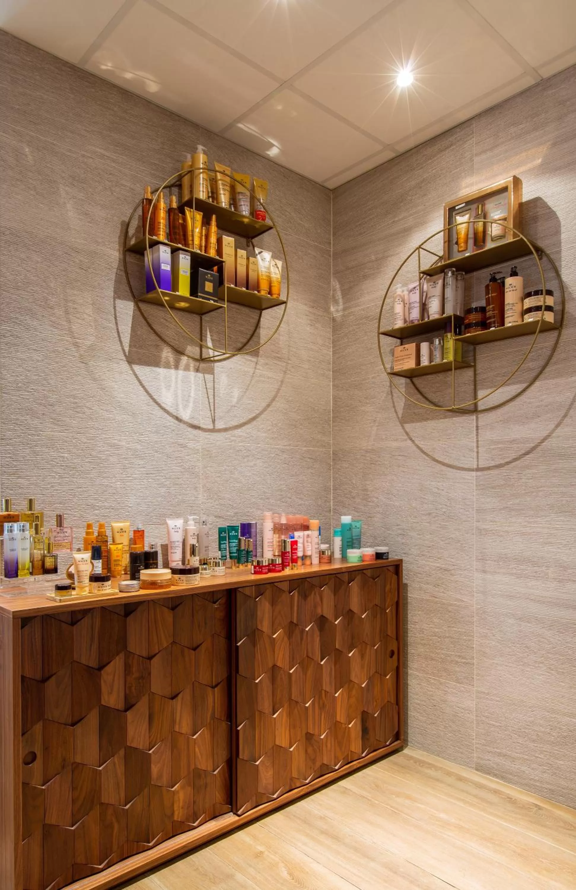 On-site shops in Le Diana Hôtel & Spa