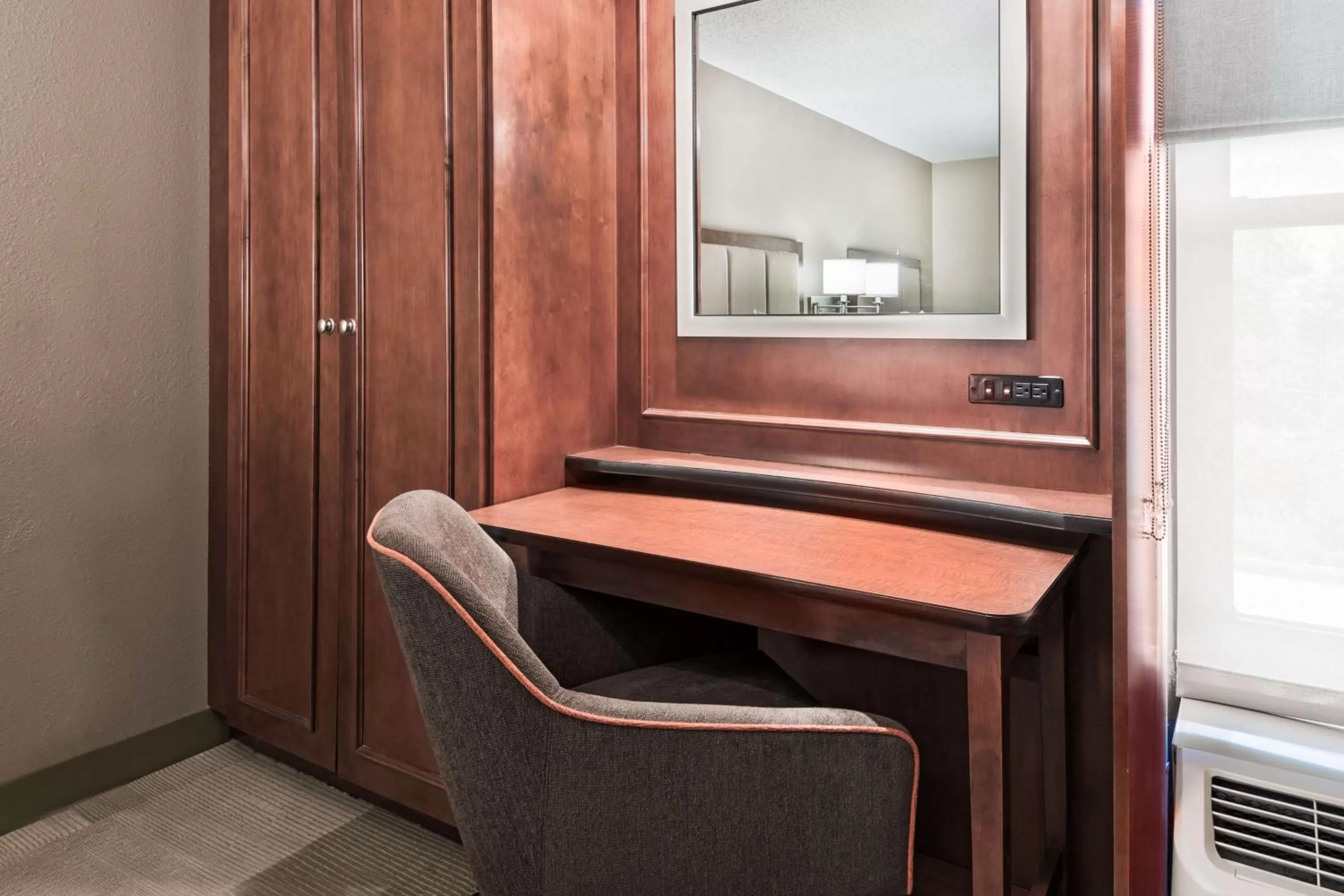 Bed in Hampton Inn Boston / Marlborough