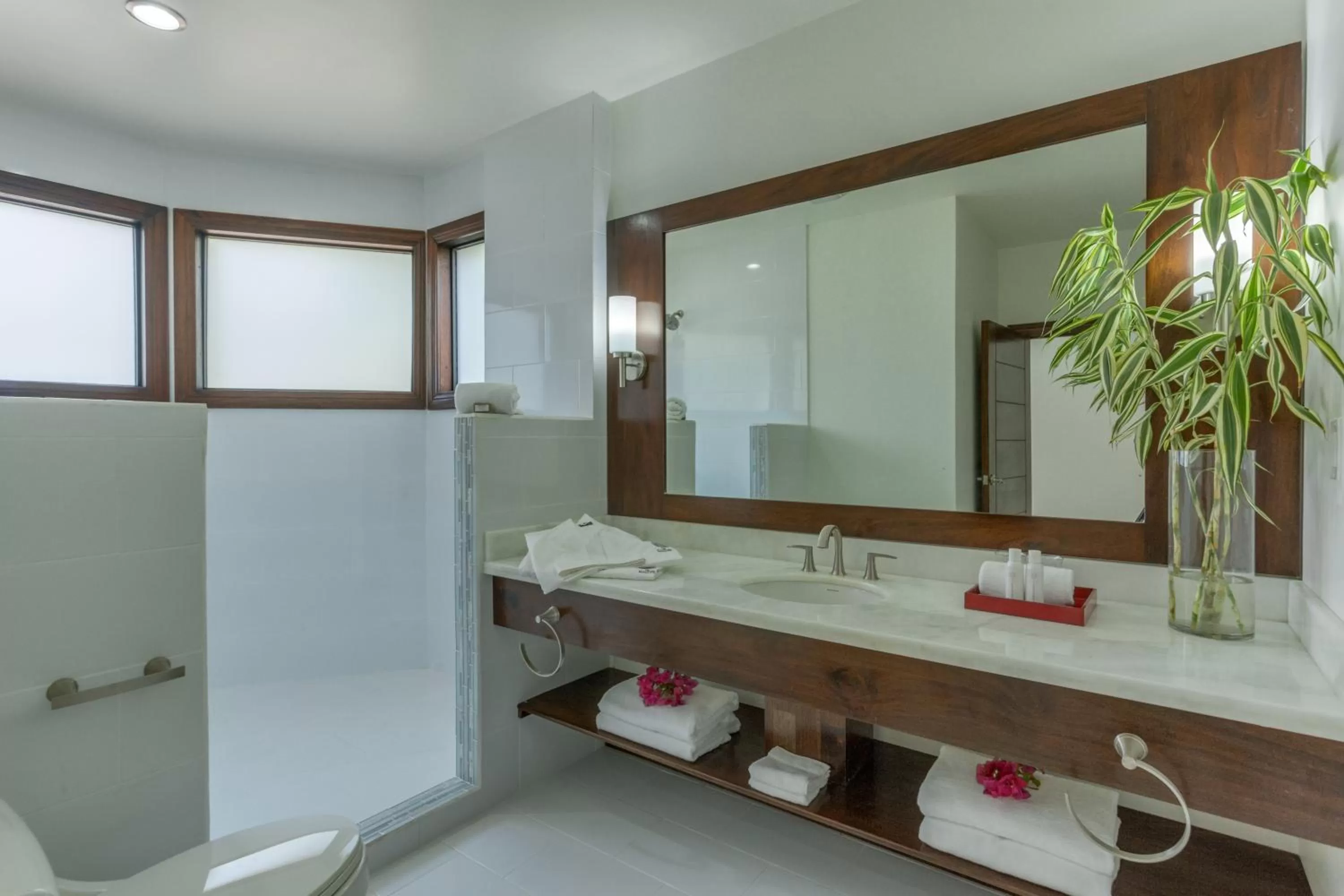 Bathroom in The Ellysian Boutique Hotel