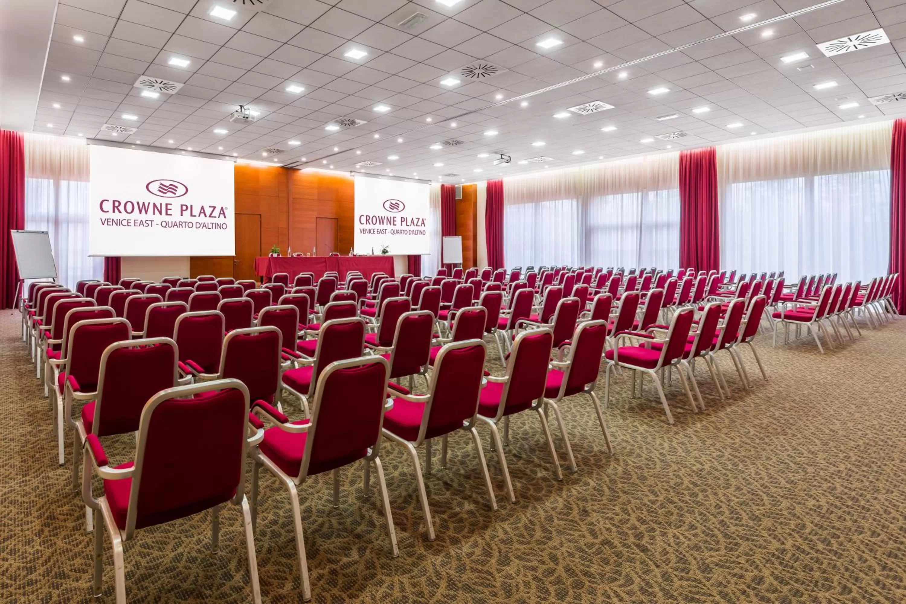 Meeting/conference room in Crowne Plaza Venice East by IHG