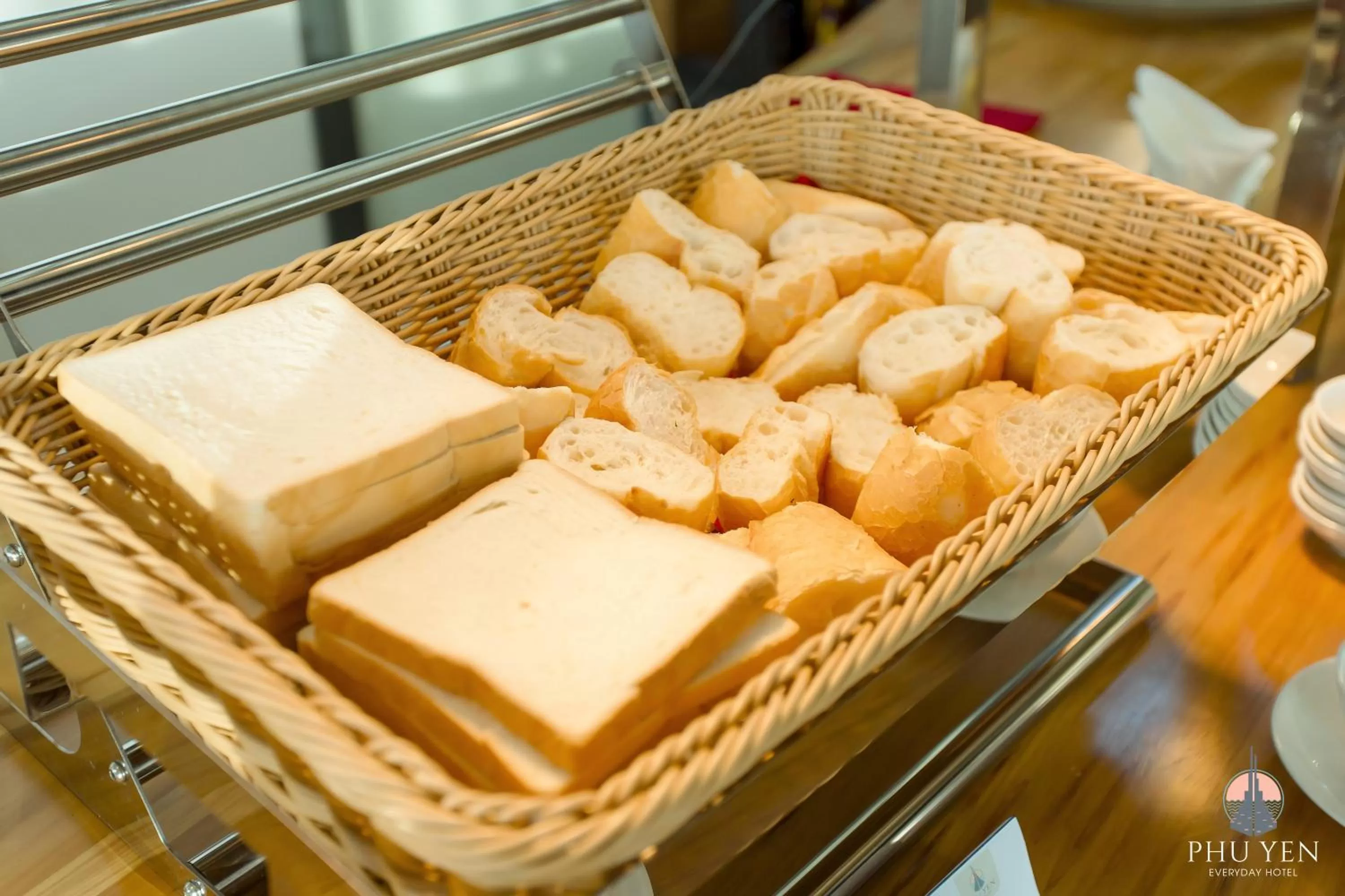 Restaurant/places to eat in PHÚ YÊN EVERYDAY HOTEL