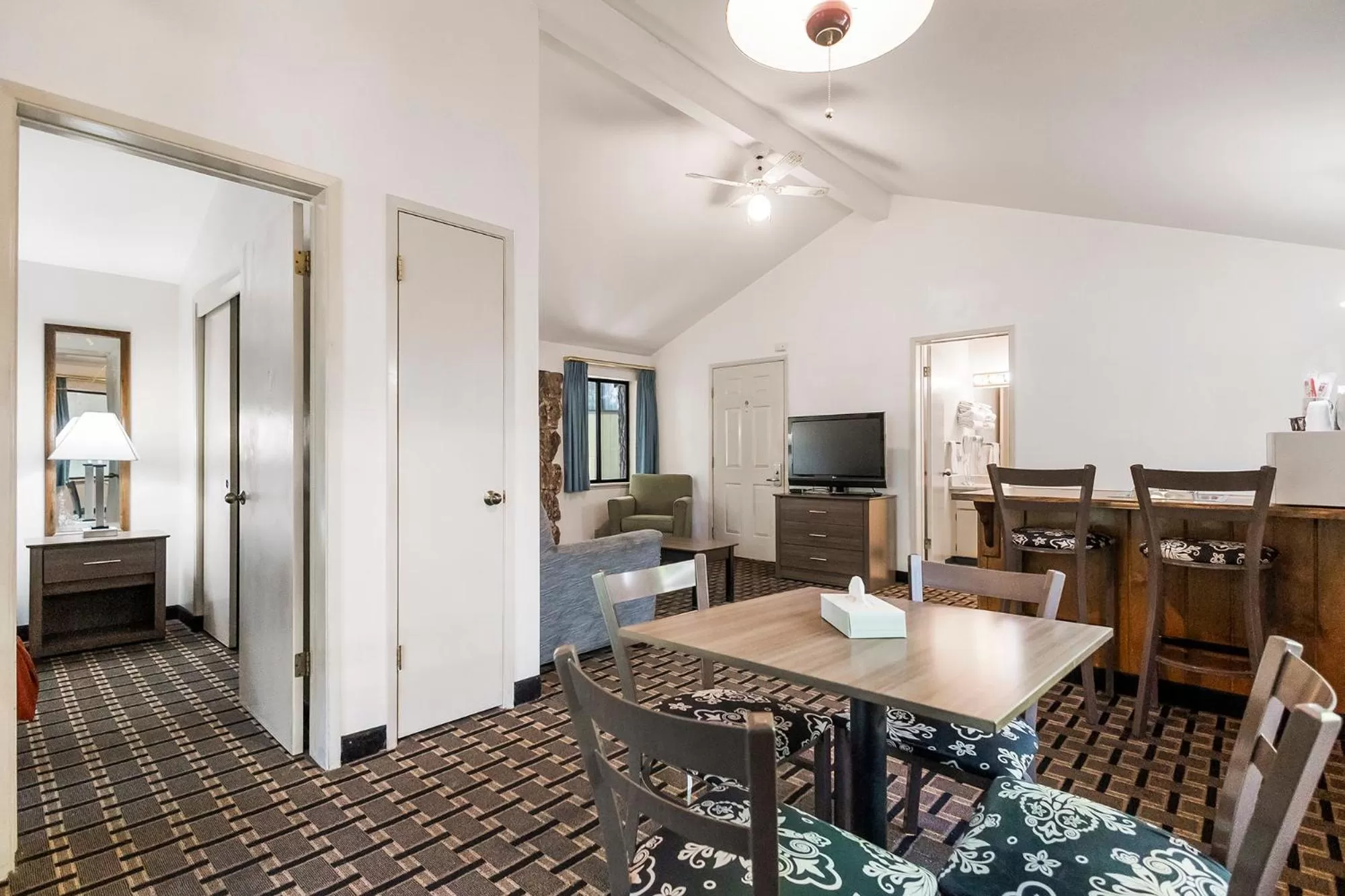 TV and multimedia in Northern Queen Inn