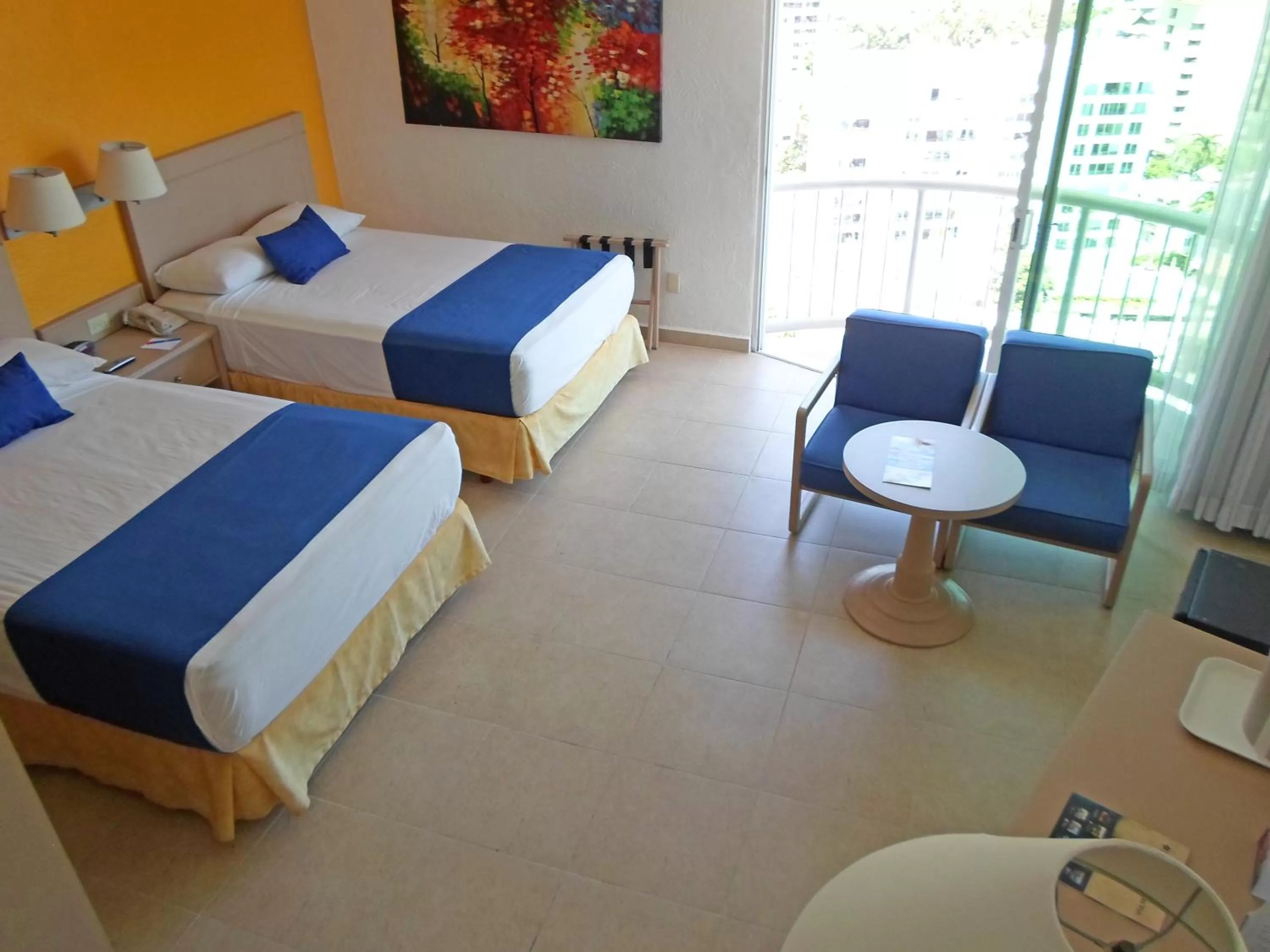 Photo of the whole room, Room Photo in Calinda Beach Acapulco