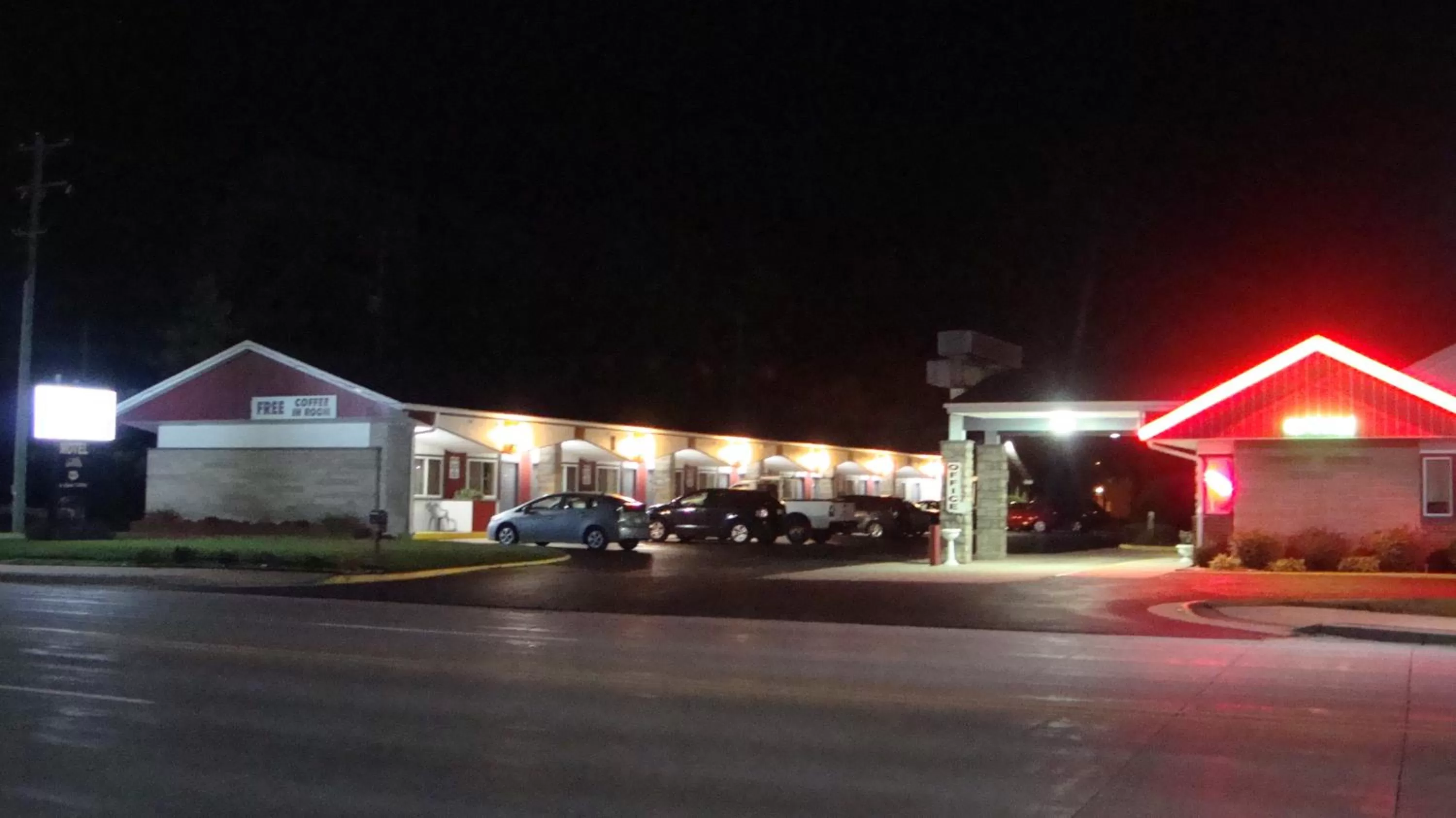 Property building in Pinconning Trail Inn Motel