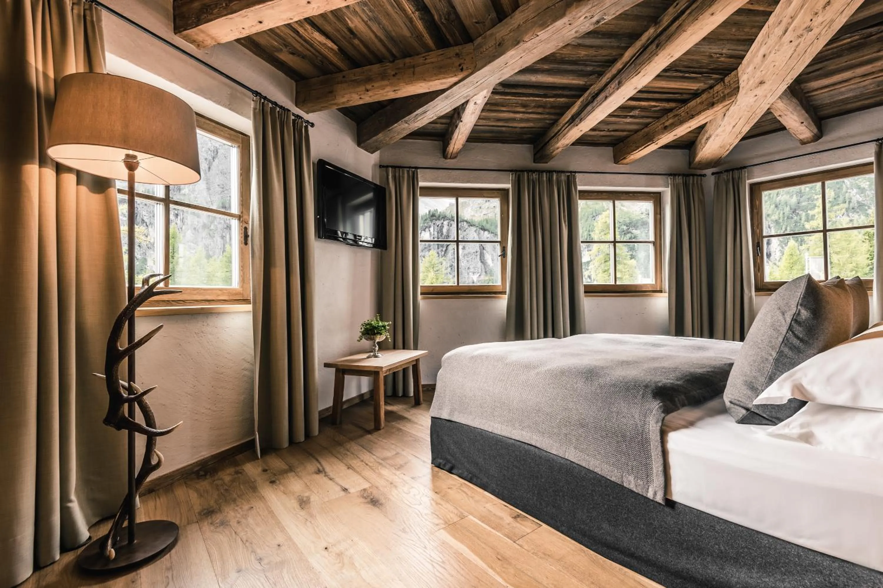 Photo of the whole room, Bed in Kolfuschgerhof Mountain Resort