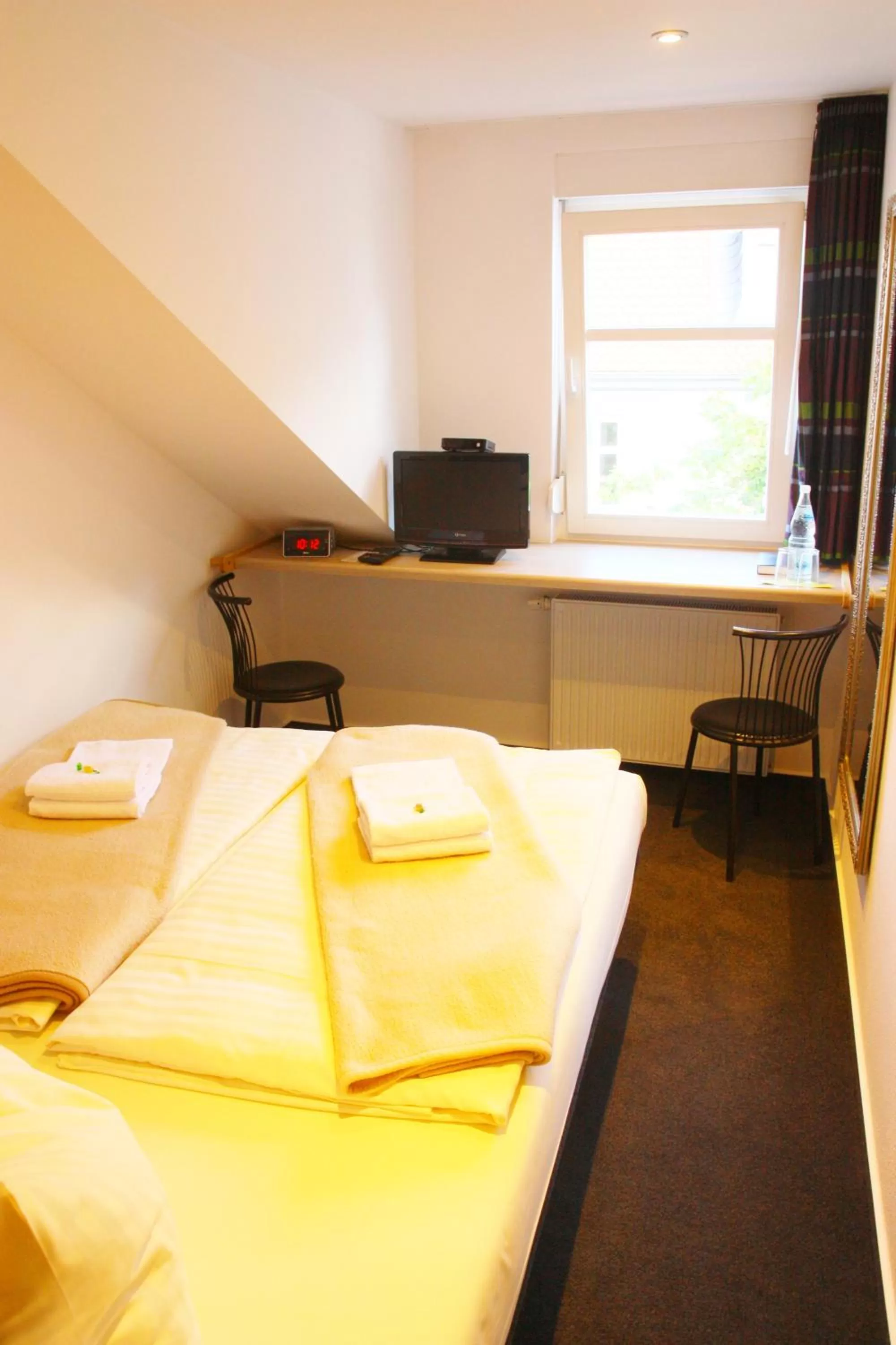 Photo of the whole room, Bed in Hotel am Schloss