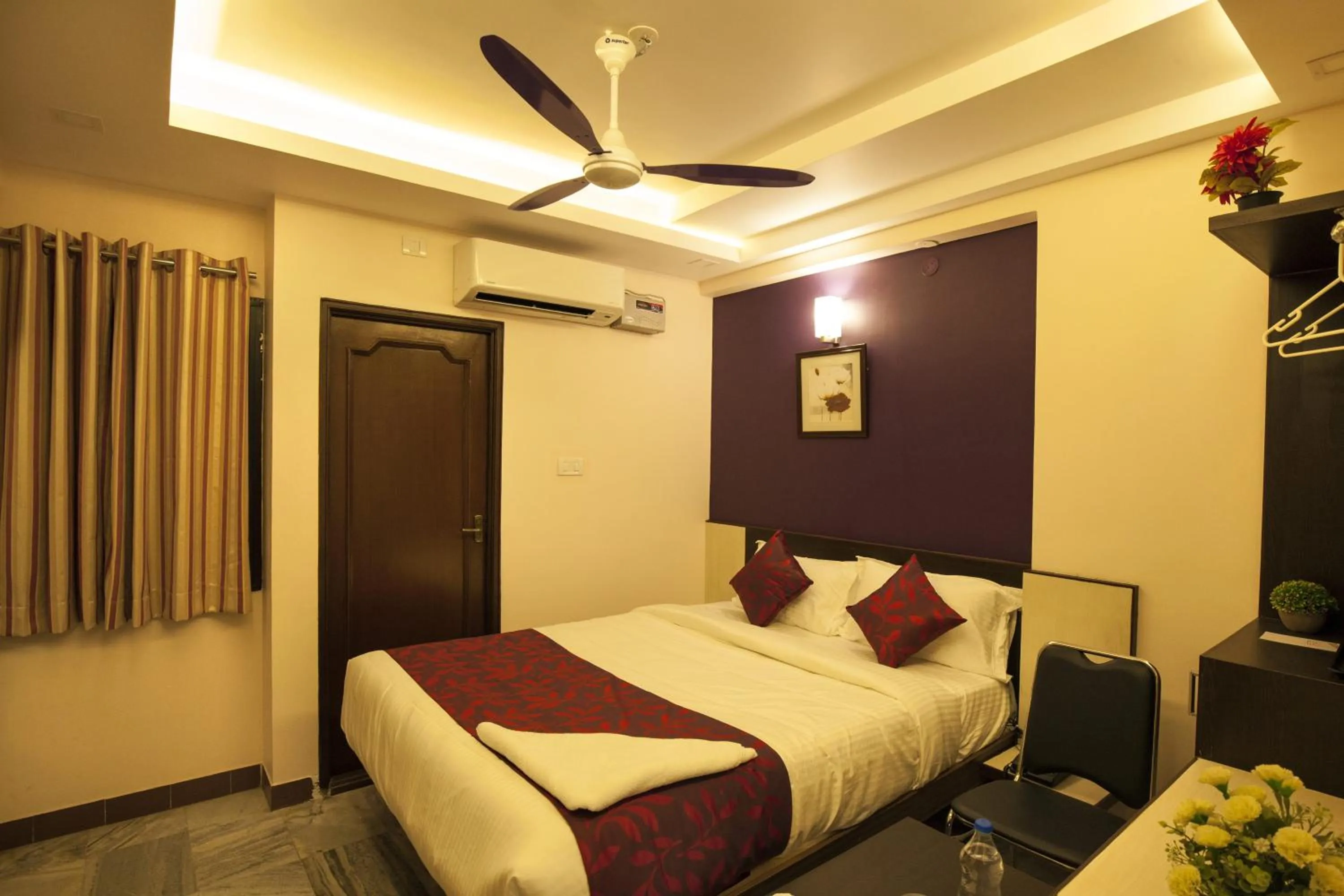 Bedroom, Bed in Hotel Lotus