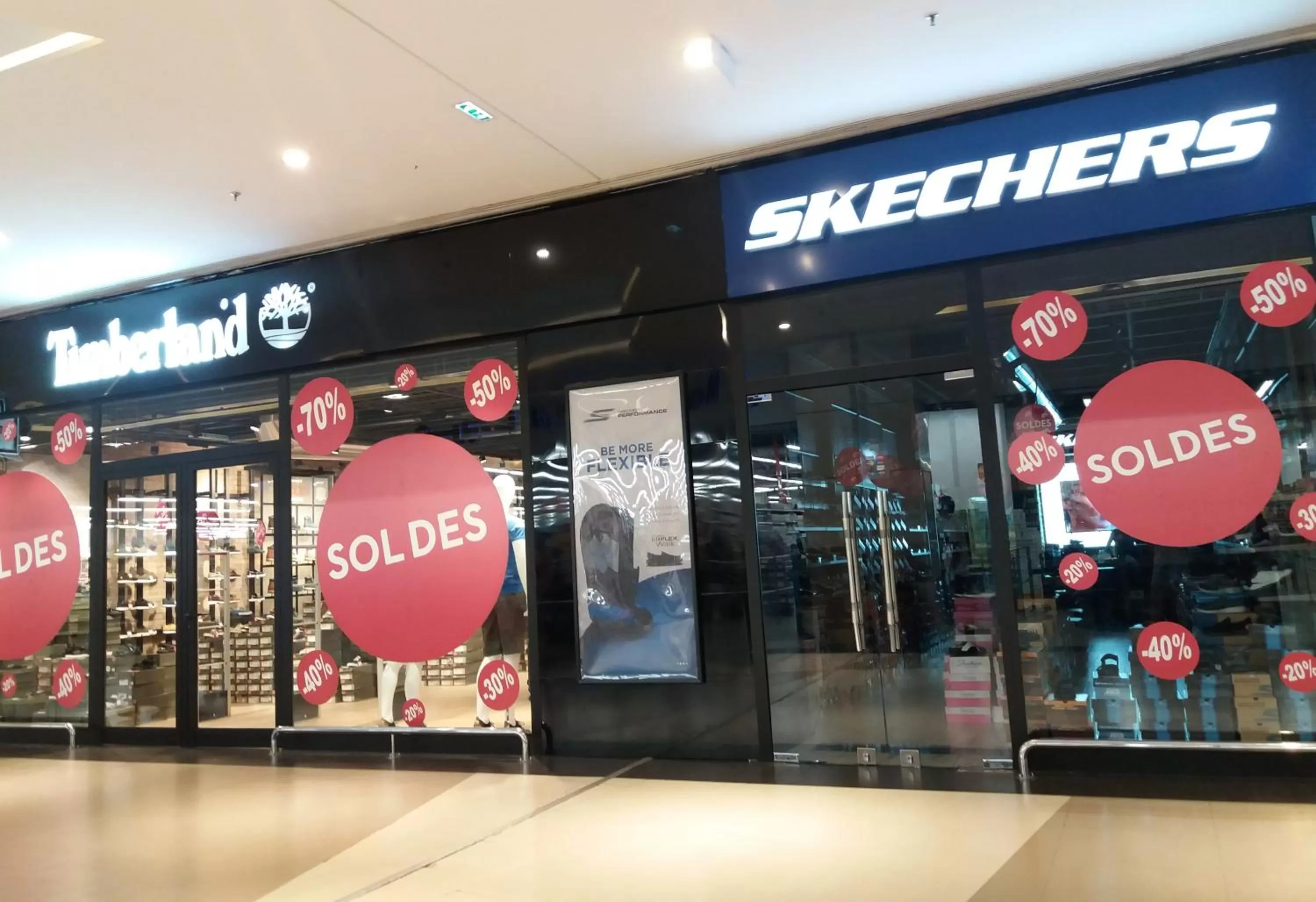 Shopping Area in Relax Hotel Casa Voyageurs