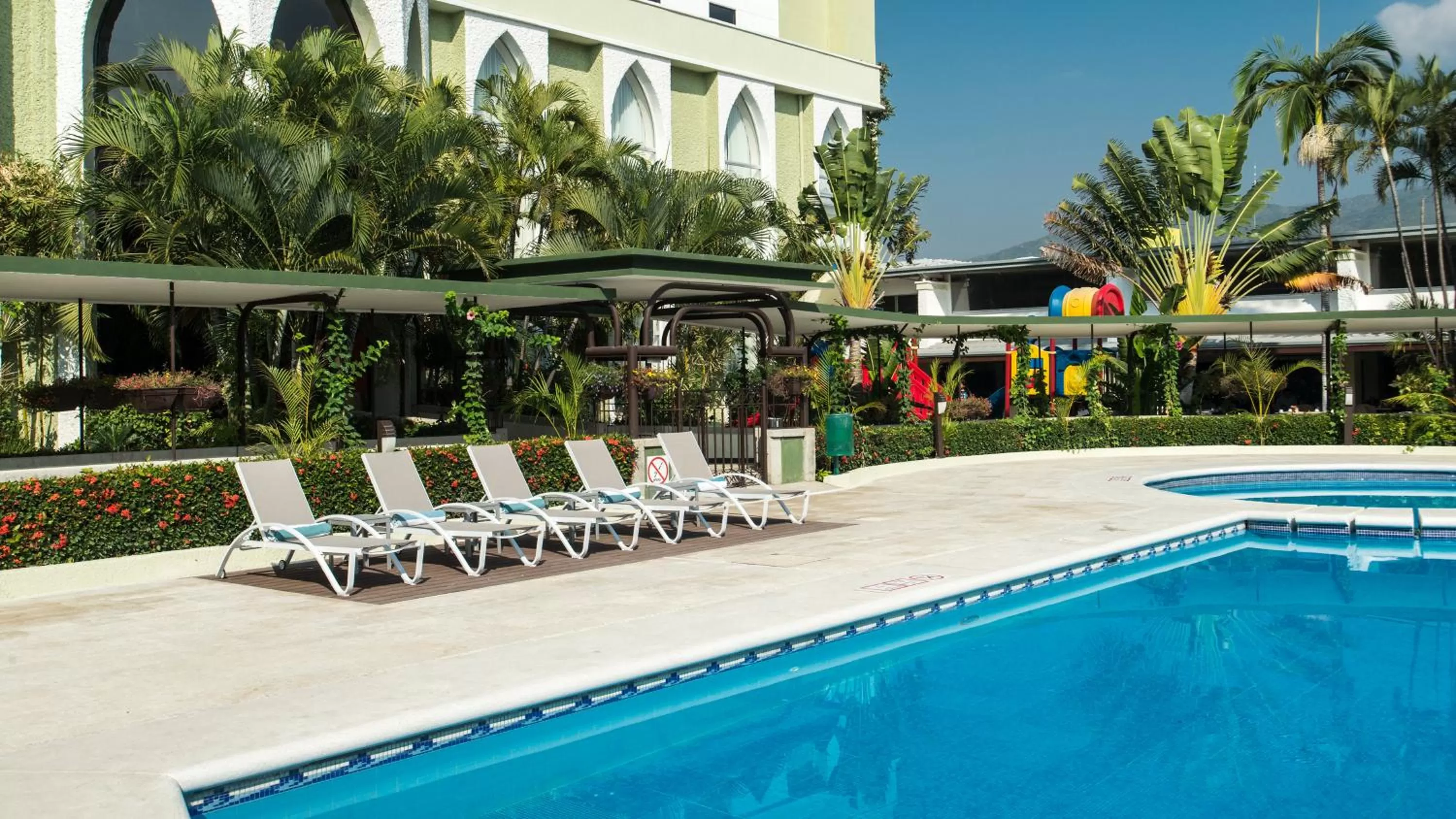 Swimming pool in Holiday Inn Tuxtla Gutierrez by IHG