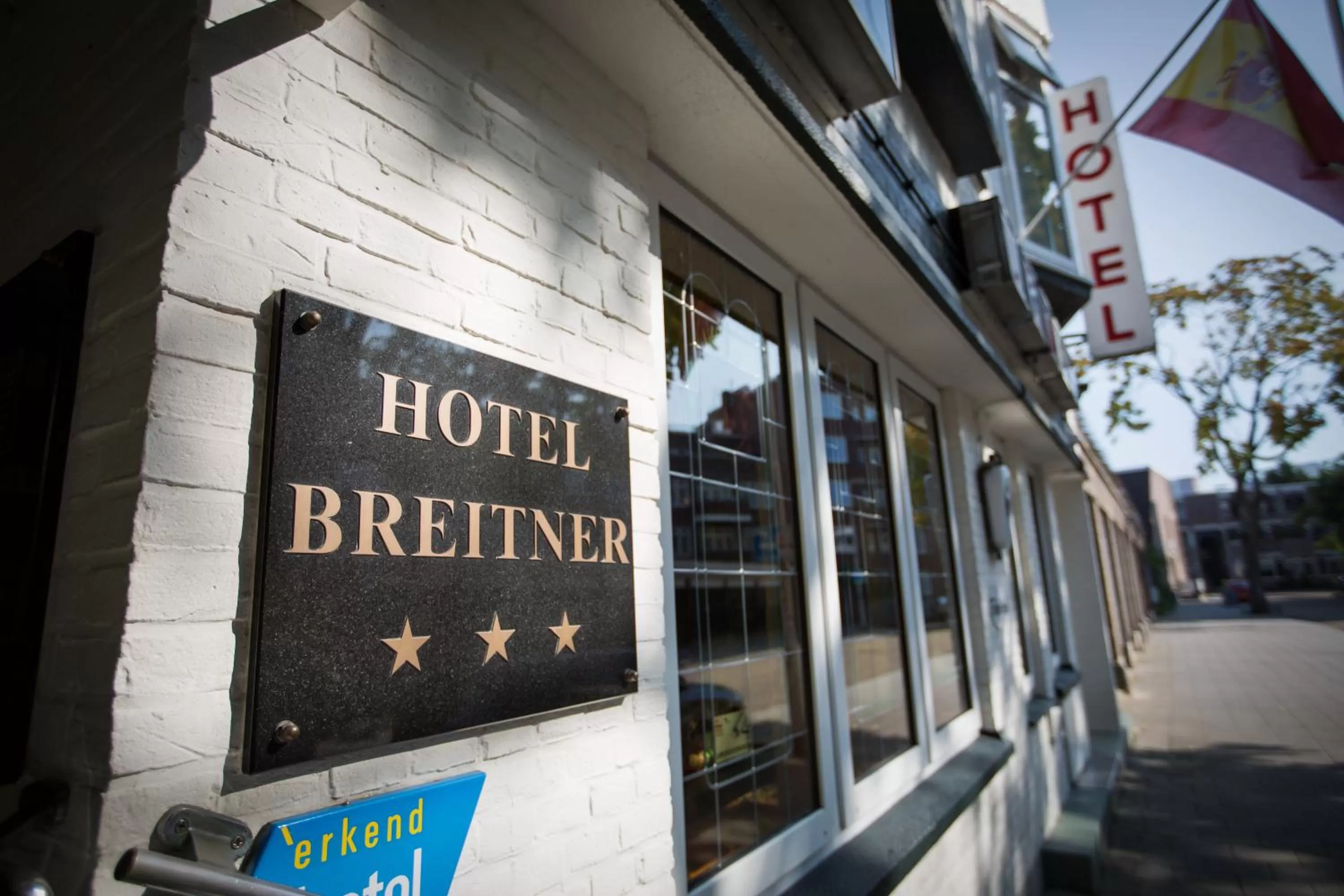 Facade/entrance in Hotel Breitner