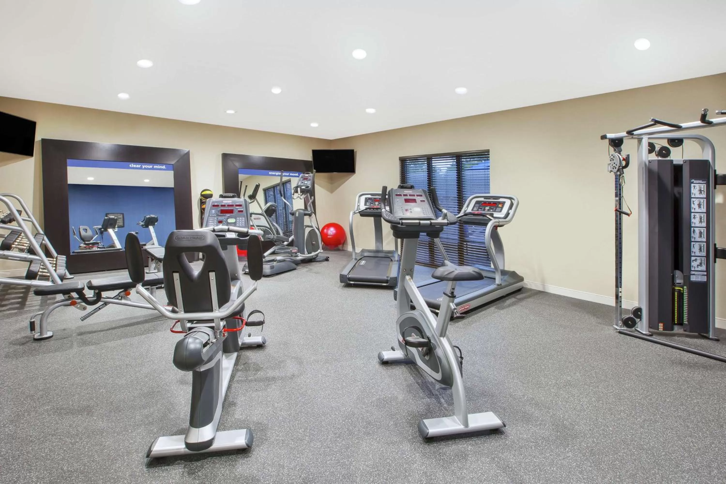 Fitness centre/facilities in Hampton Inn & Suites Oakwood Village-Cleveland