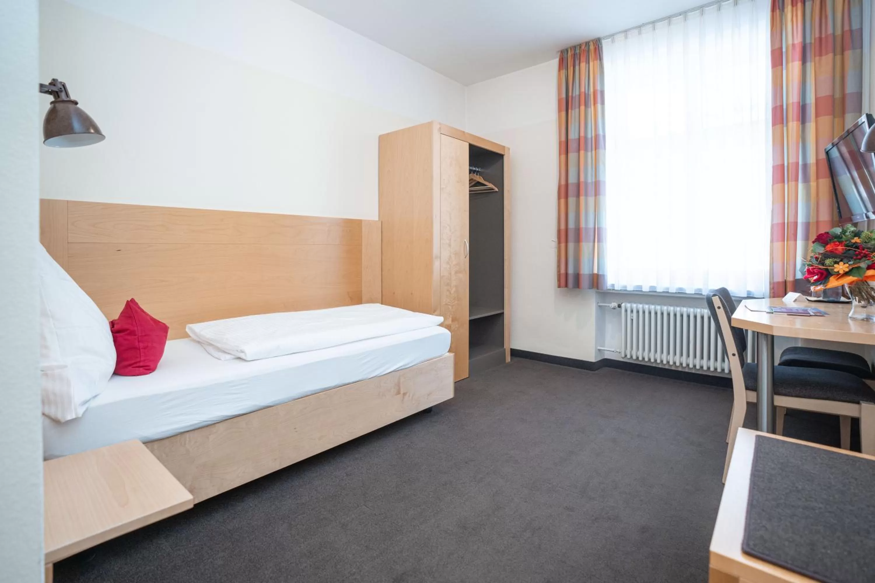 Bedroom, Bed in Klosterbräuhaus Ursberg