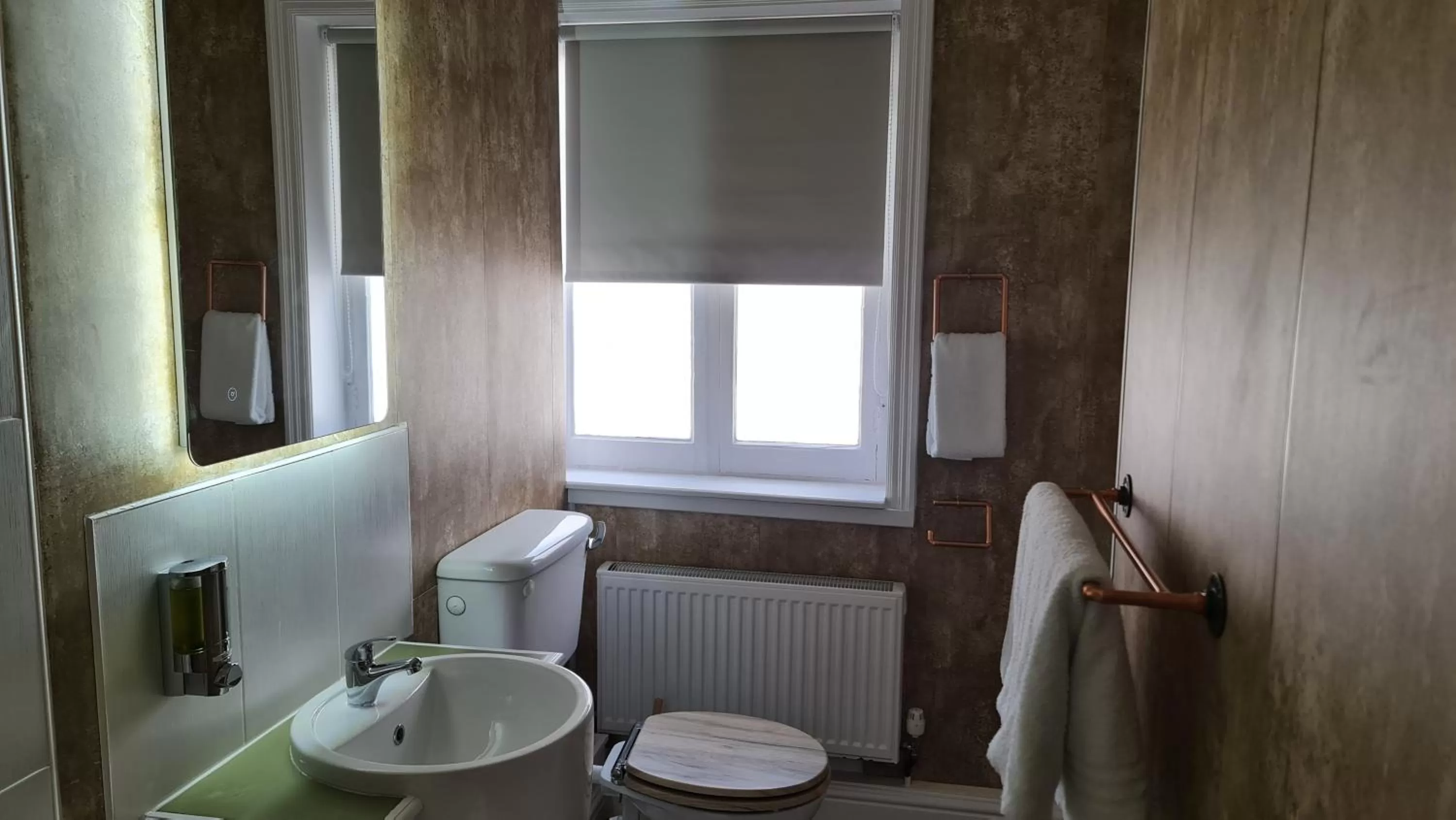 Bedroom in The George Inn