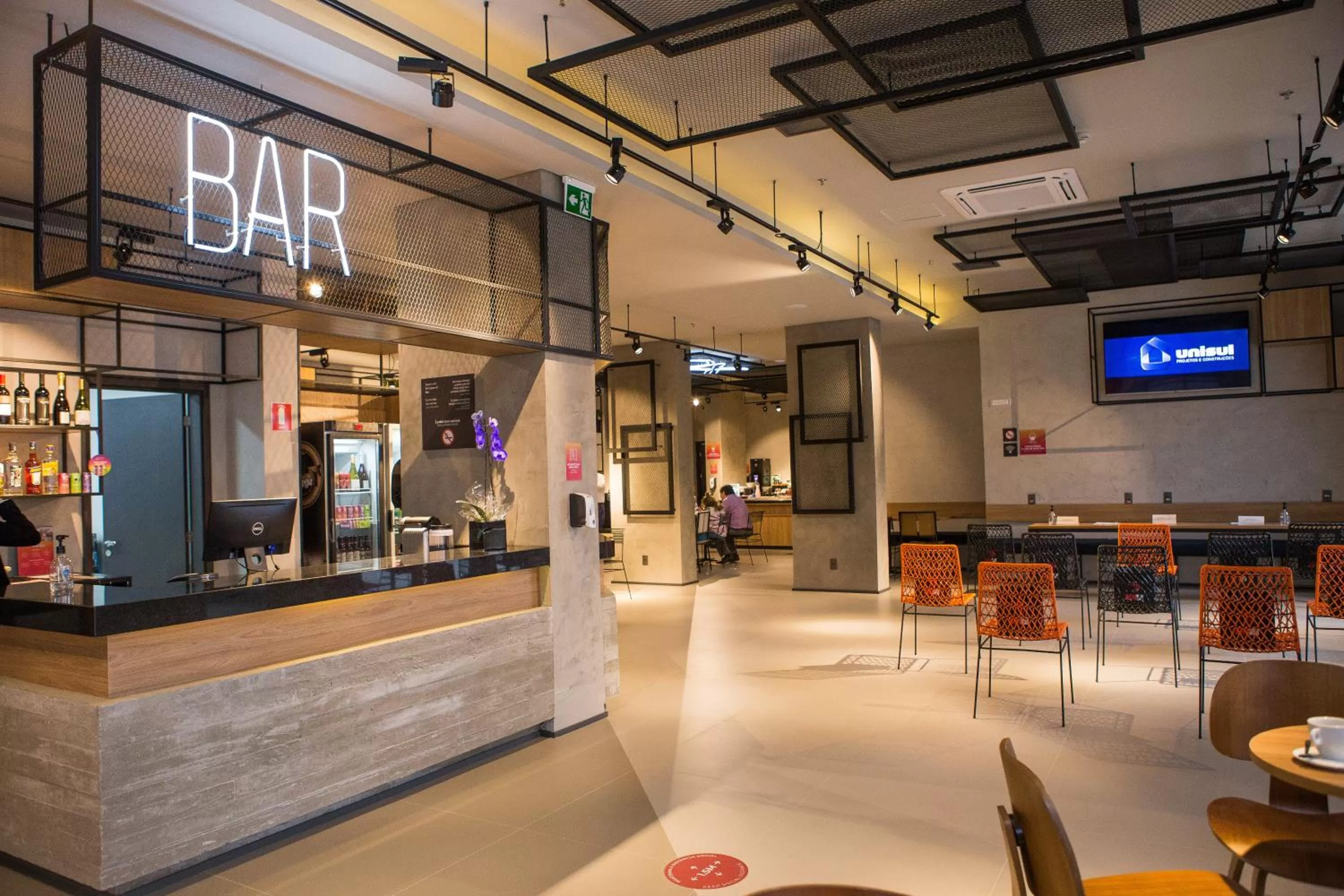 Lounge or bar in ibis Ponta Grossa