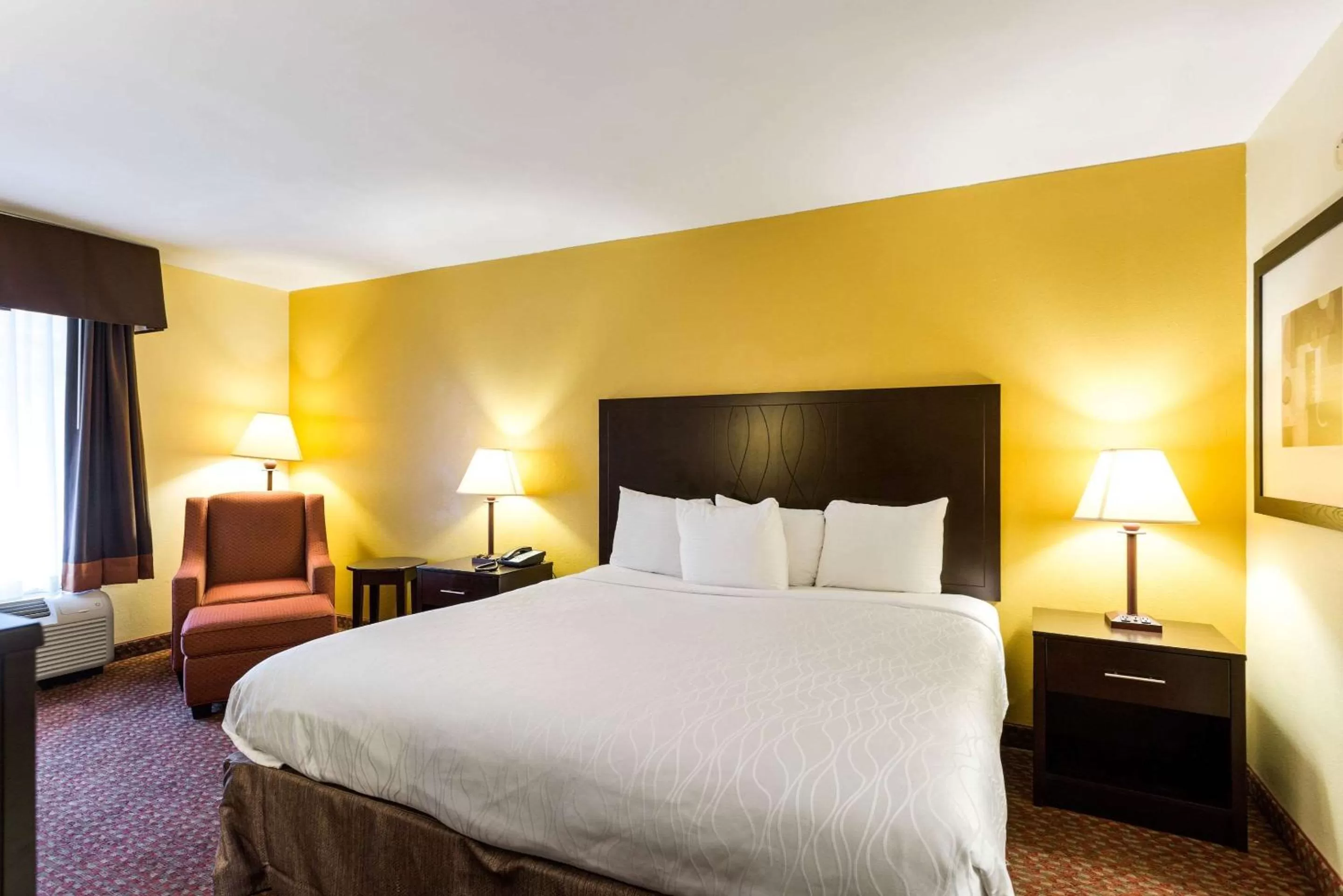 Photo of the whole room, Bed in Quality Inn Indianola