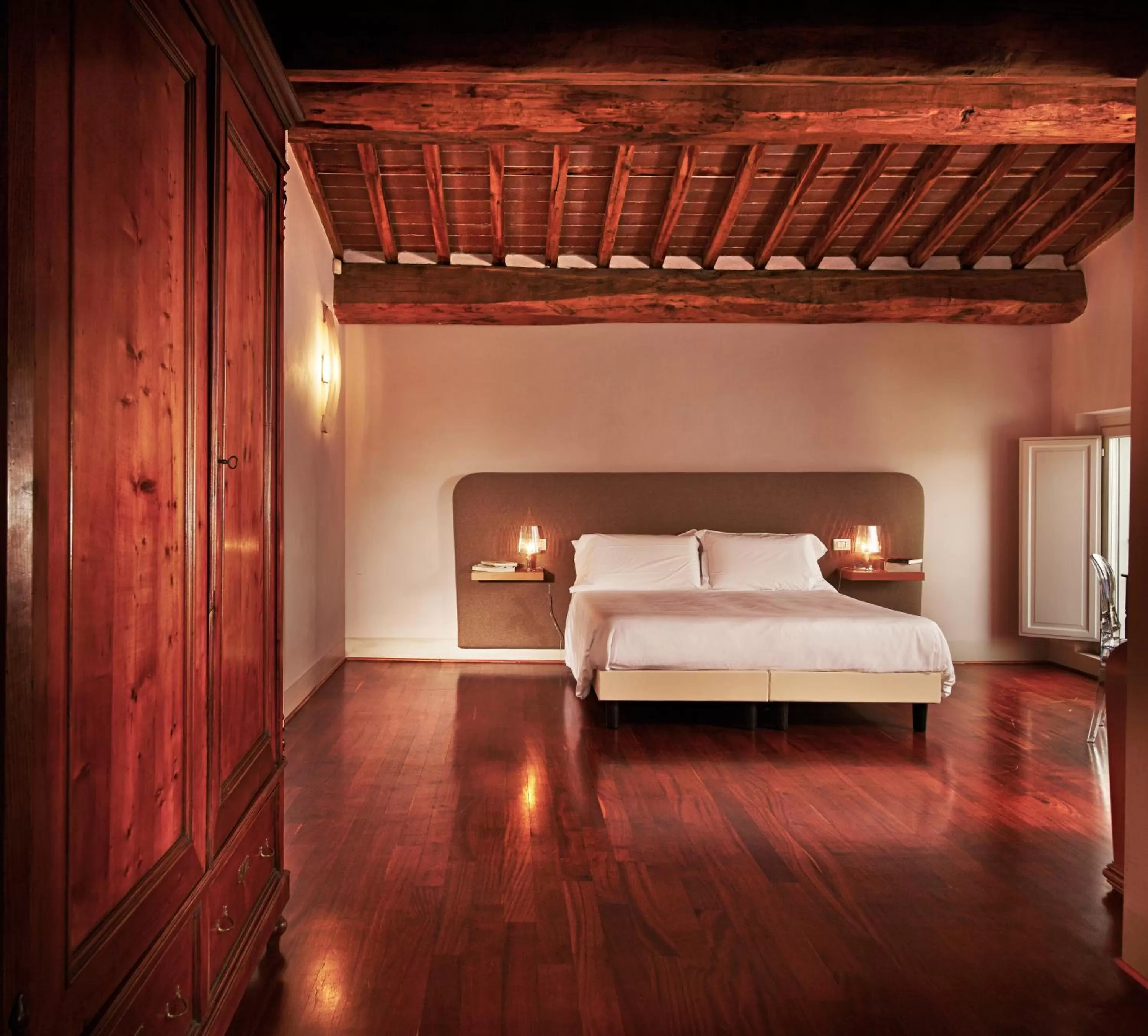 Photo of the whole room, Bed in Cascina Canova