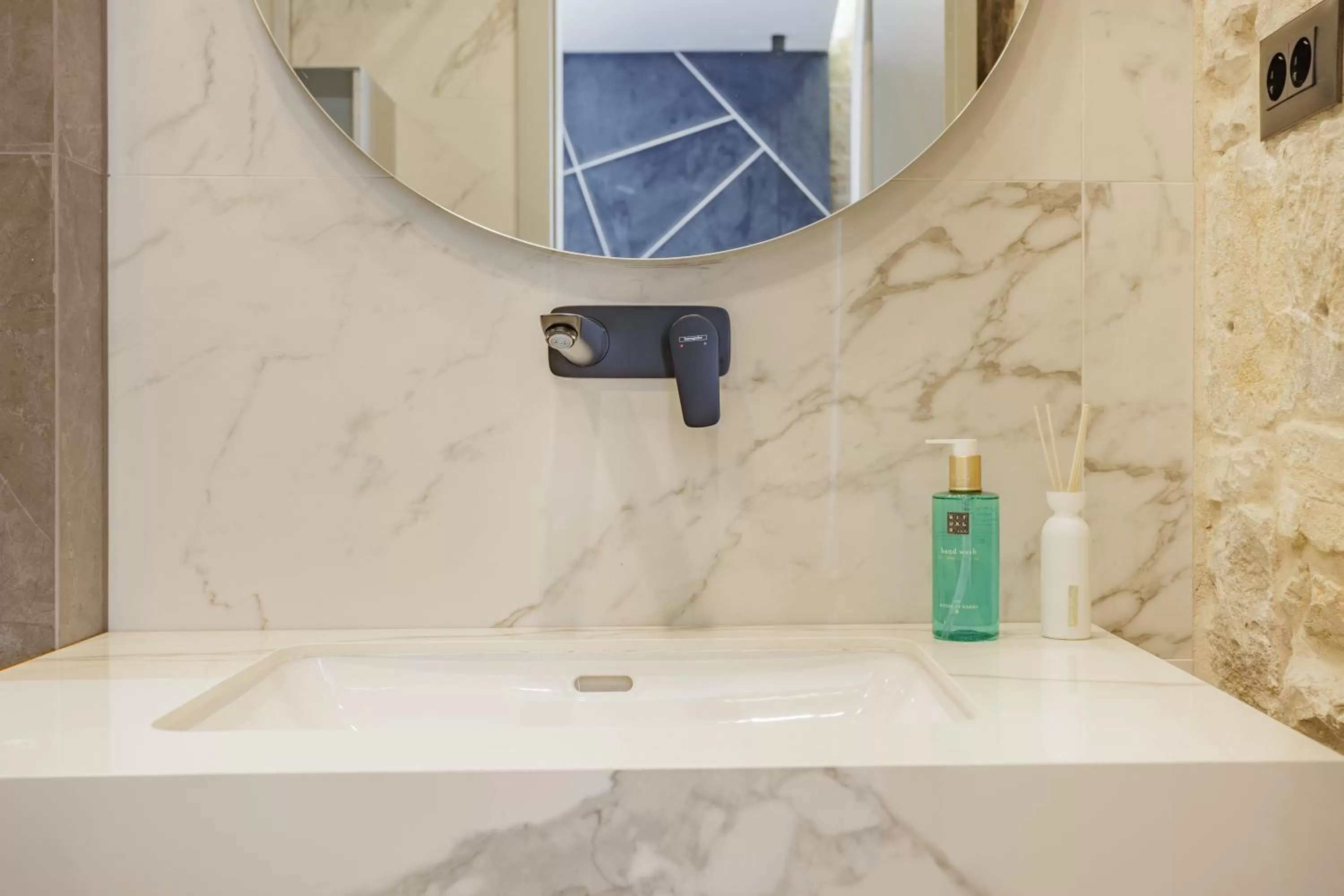 Toilet in Heritage Rooms Split Olympic Dream