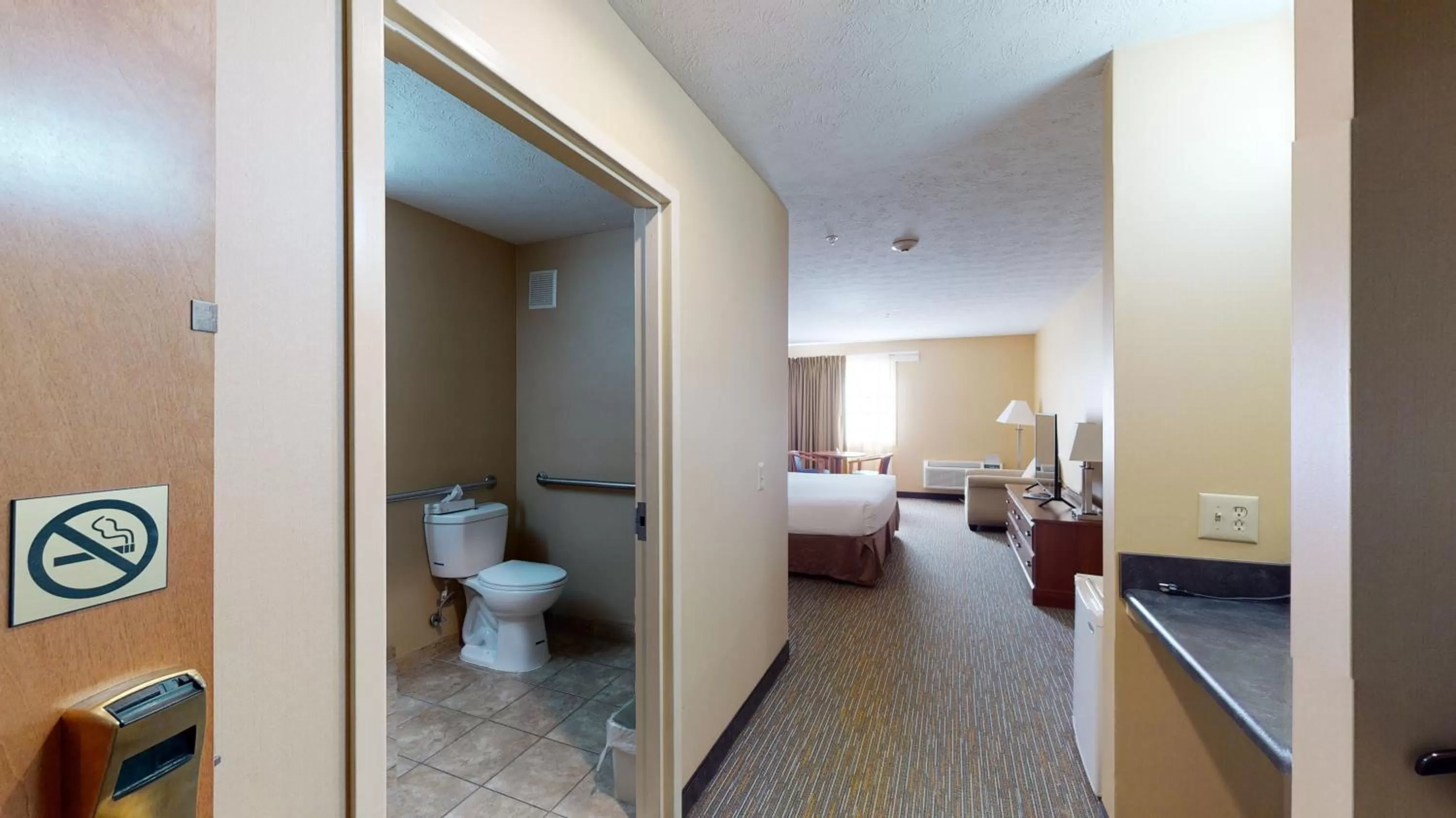 Bathroom, Bed in Ramada by Wyndham Strasburg - Shenandoah Valley