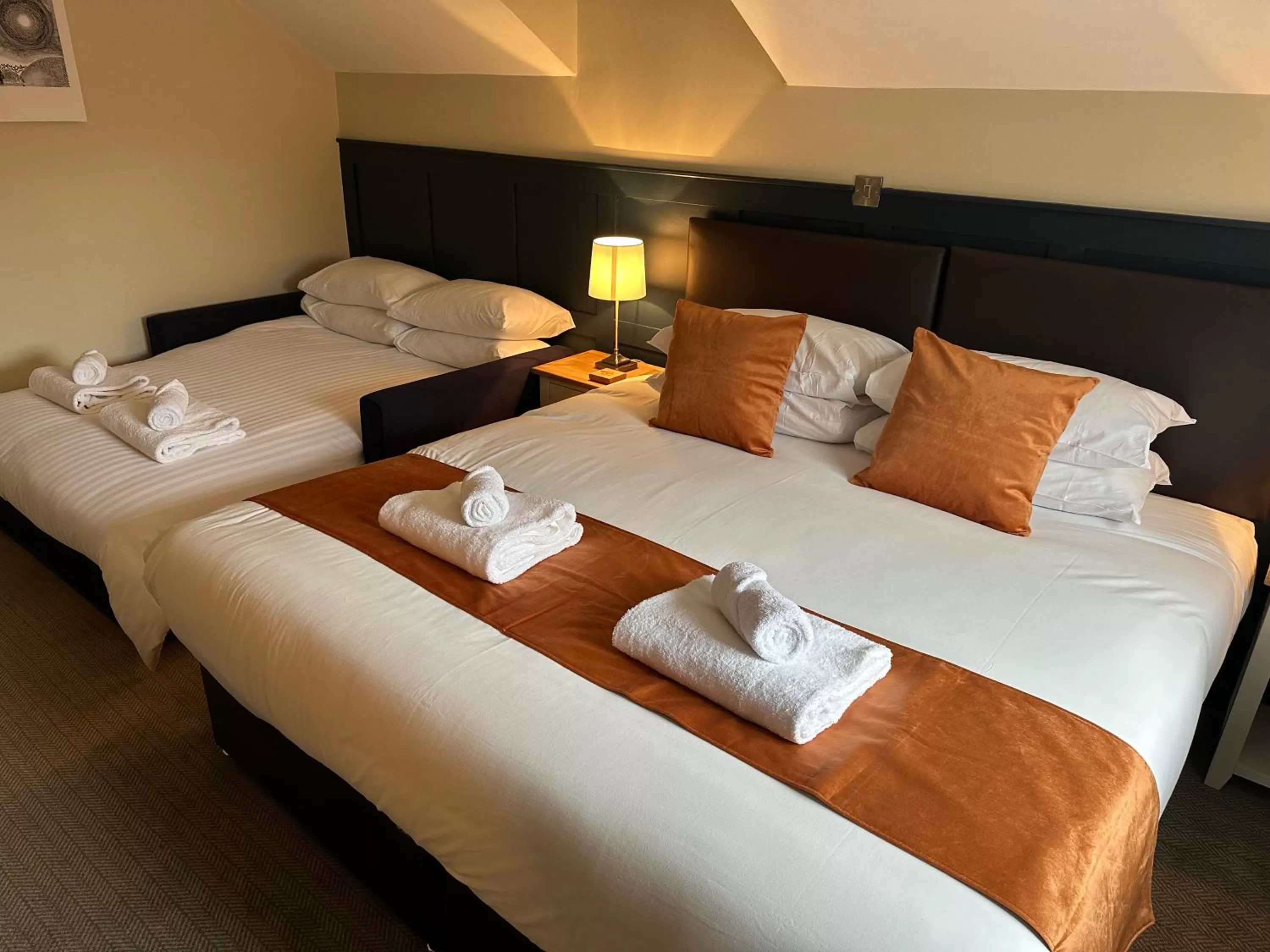 Photo of the whole room, Bed in Full Moon Inn Rudge