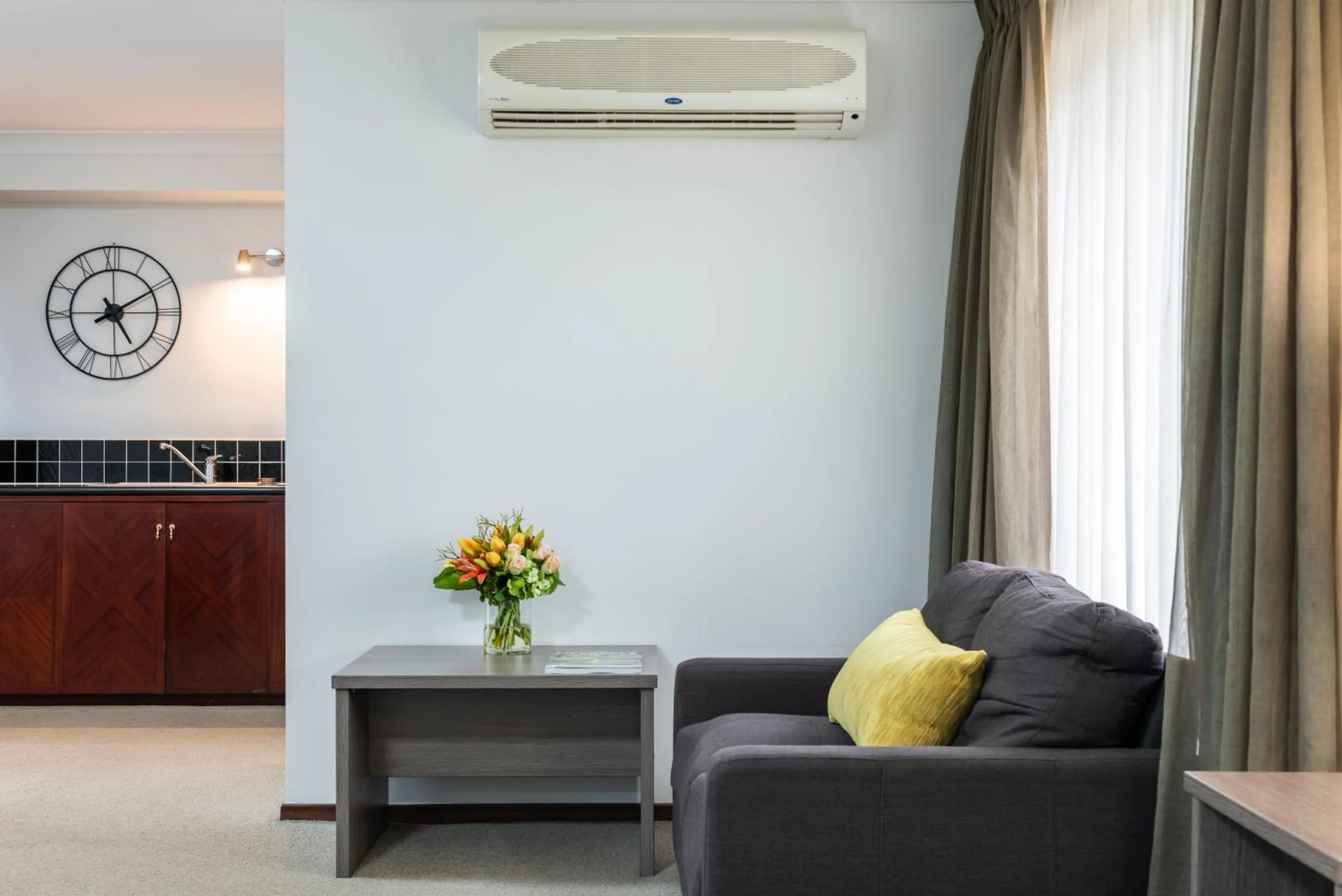 Living room in Best Western Plus Ambassador Orange