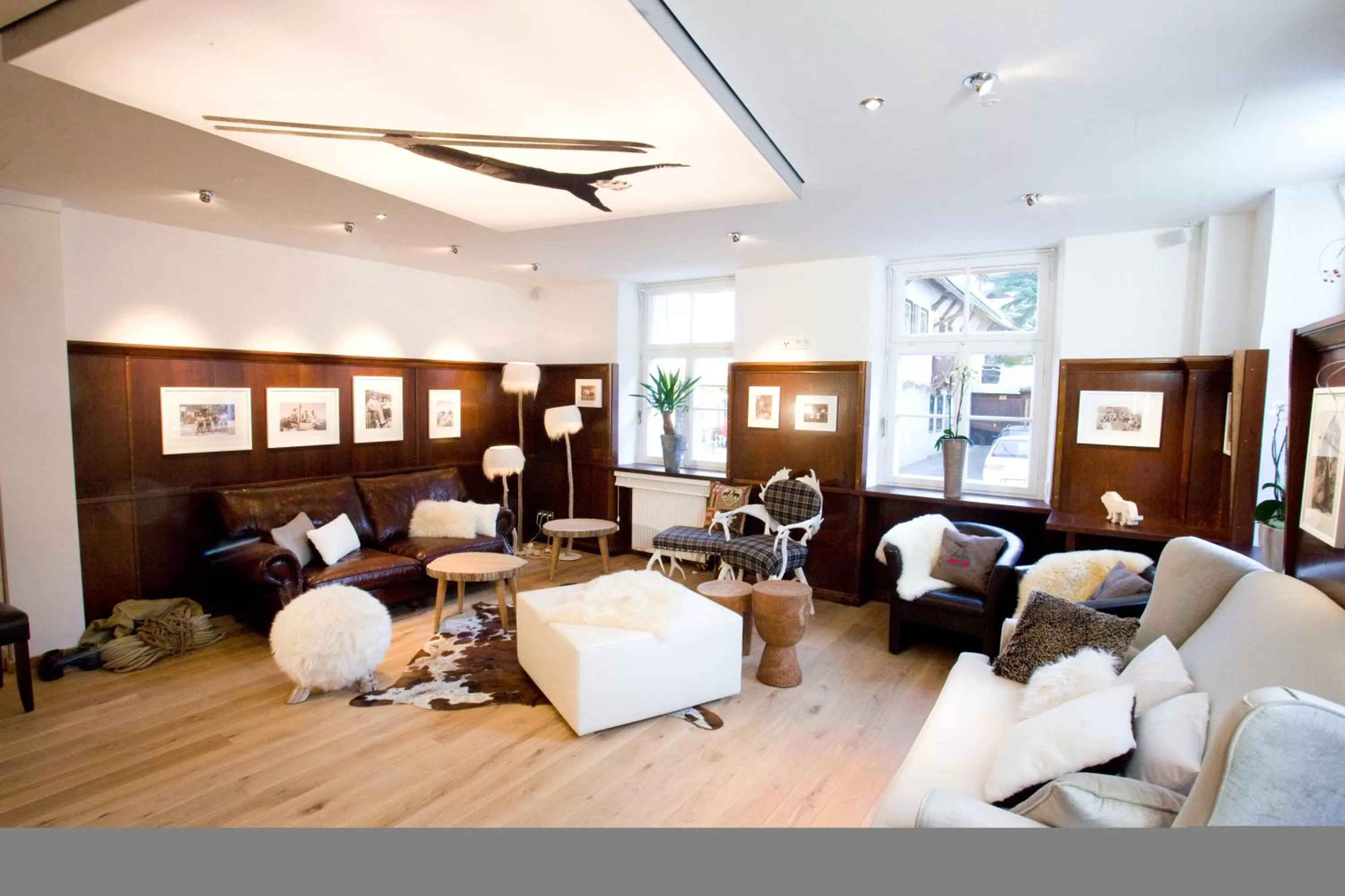 Lobby or reception in Alpin Lifestyle Hotel Löwen & Strauss