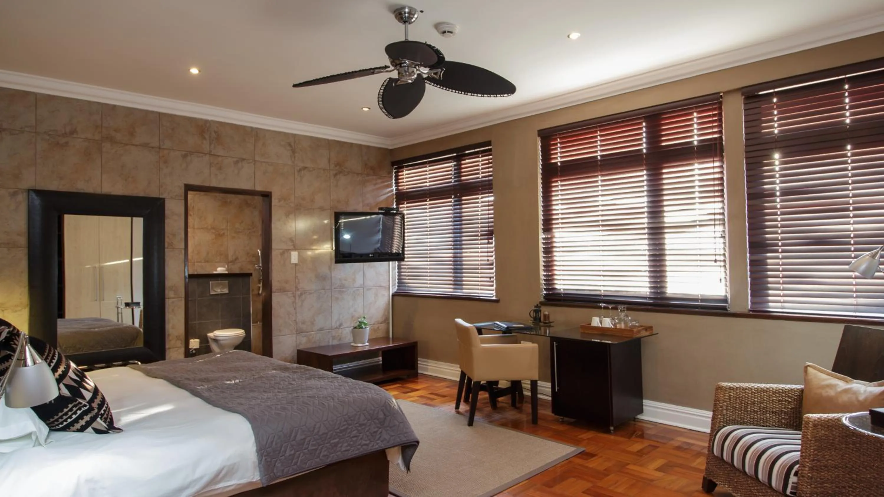 Decorative detail, Bed in Manor 38