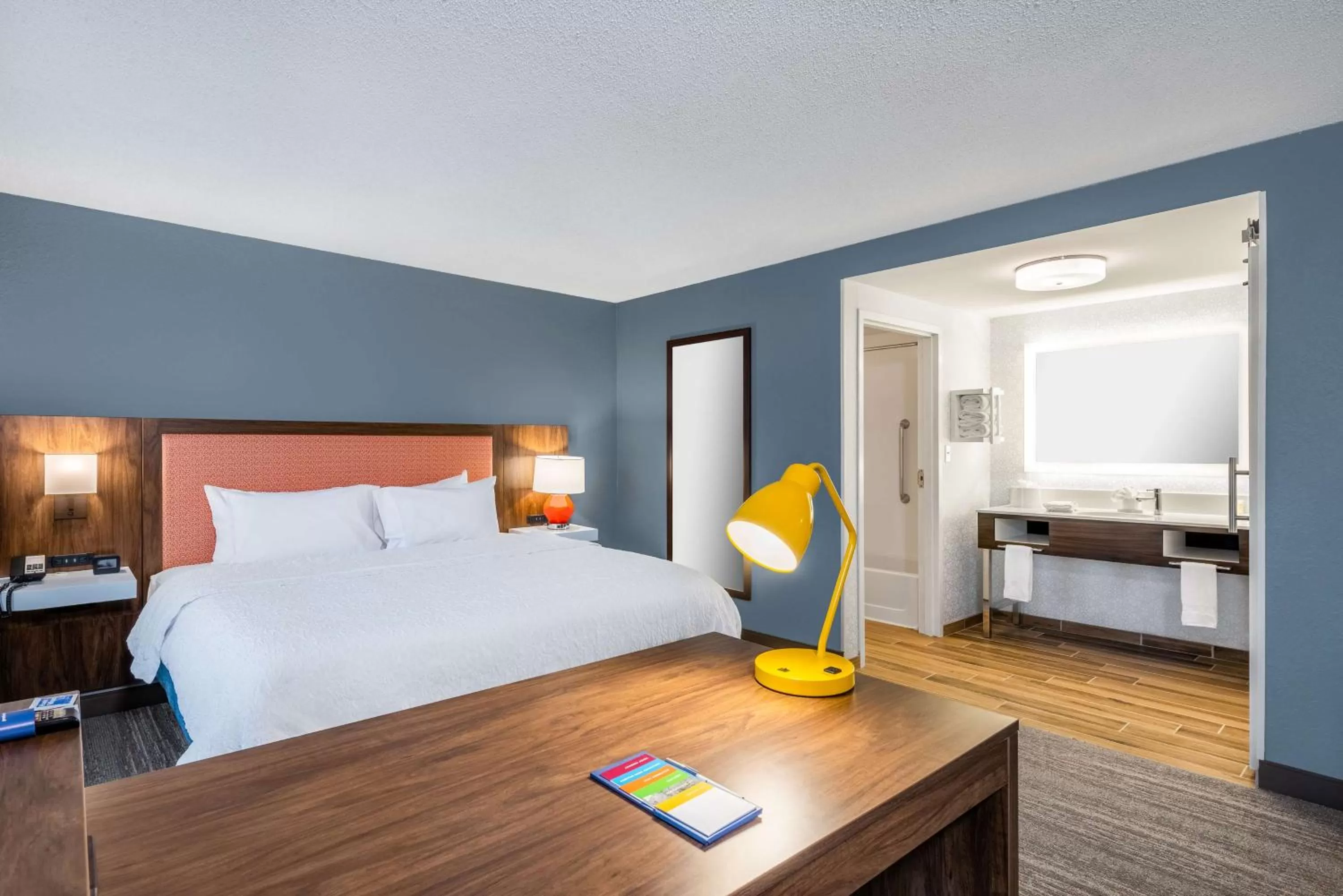 Bedroom, Bed in Hampton Inn & Suites Hopkinsville