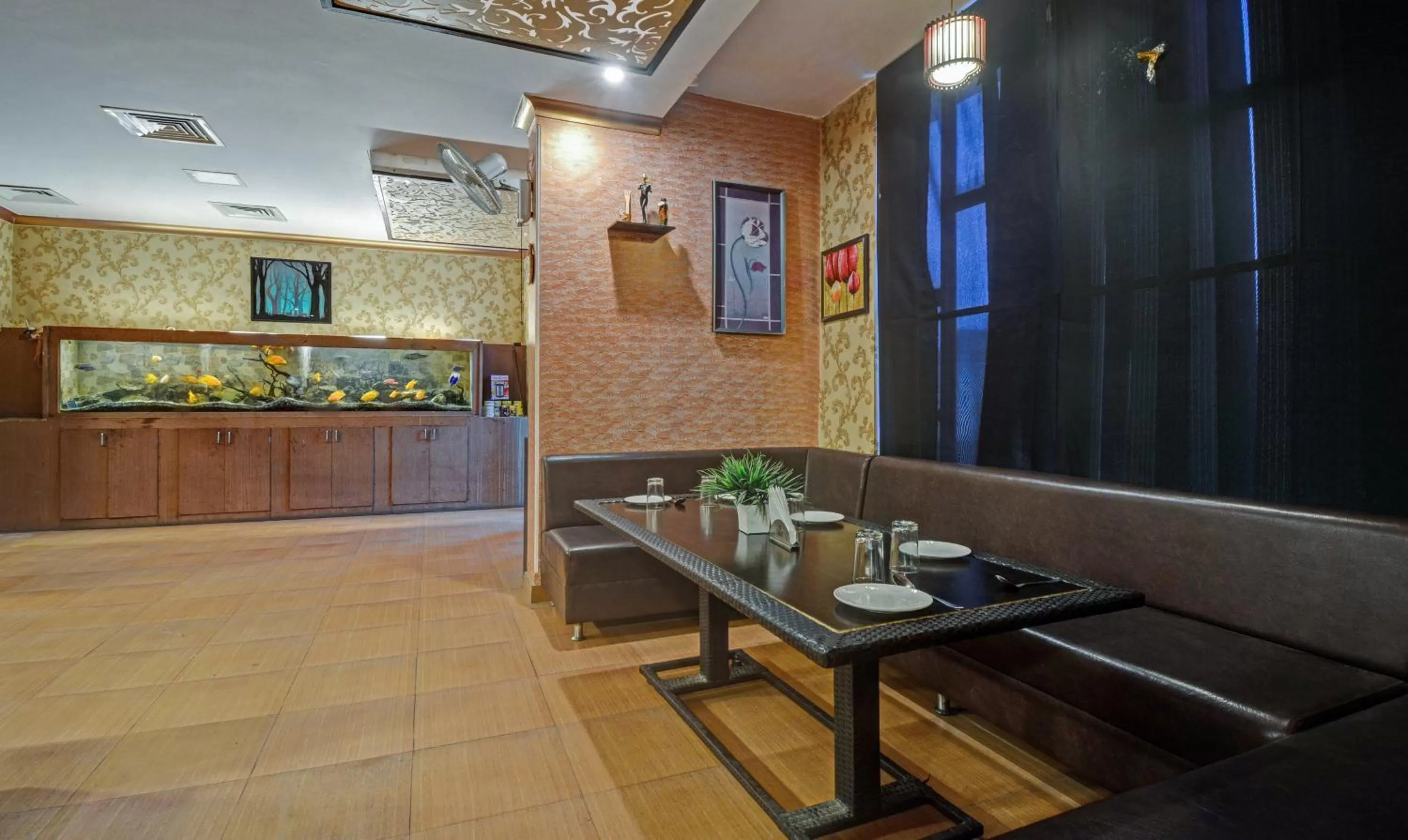 Restaurant/places to eat in Treebo New Rockwell Vivek Vihar
