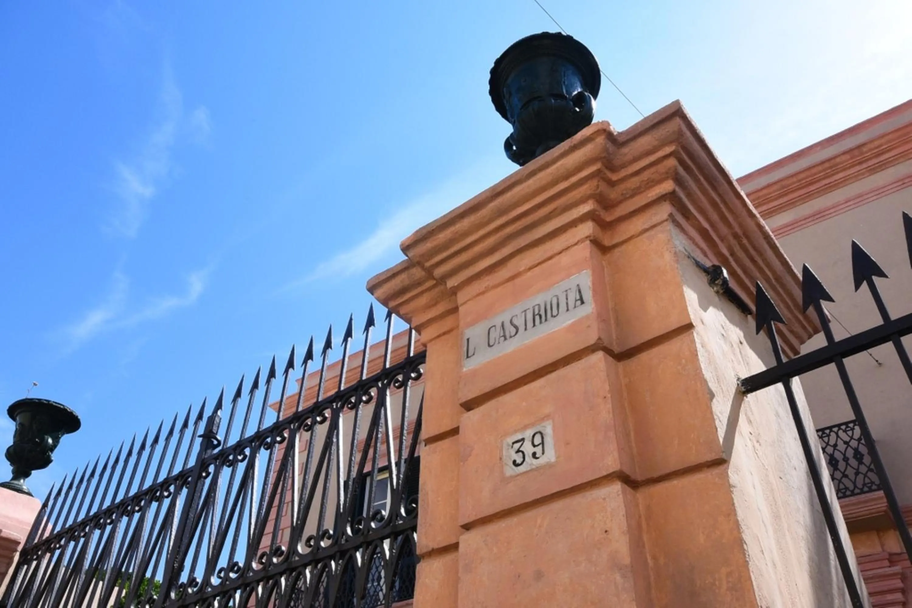 Property building in Palazzo Castriota