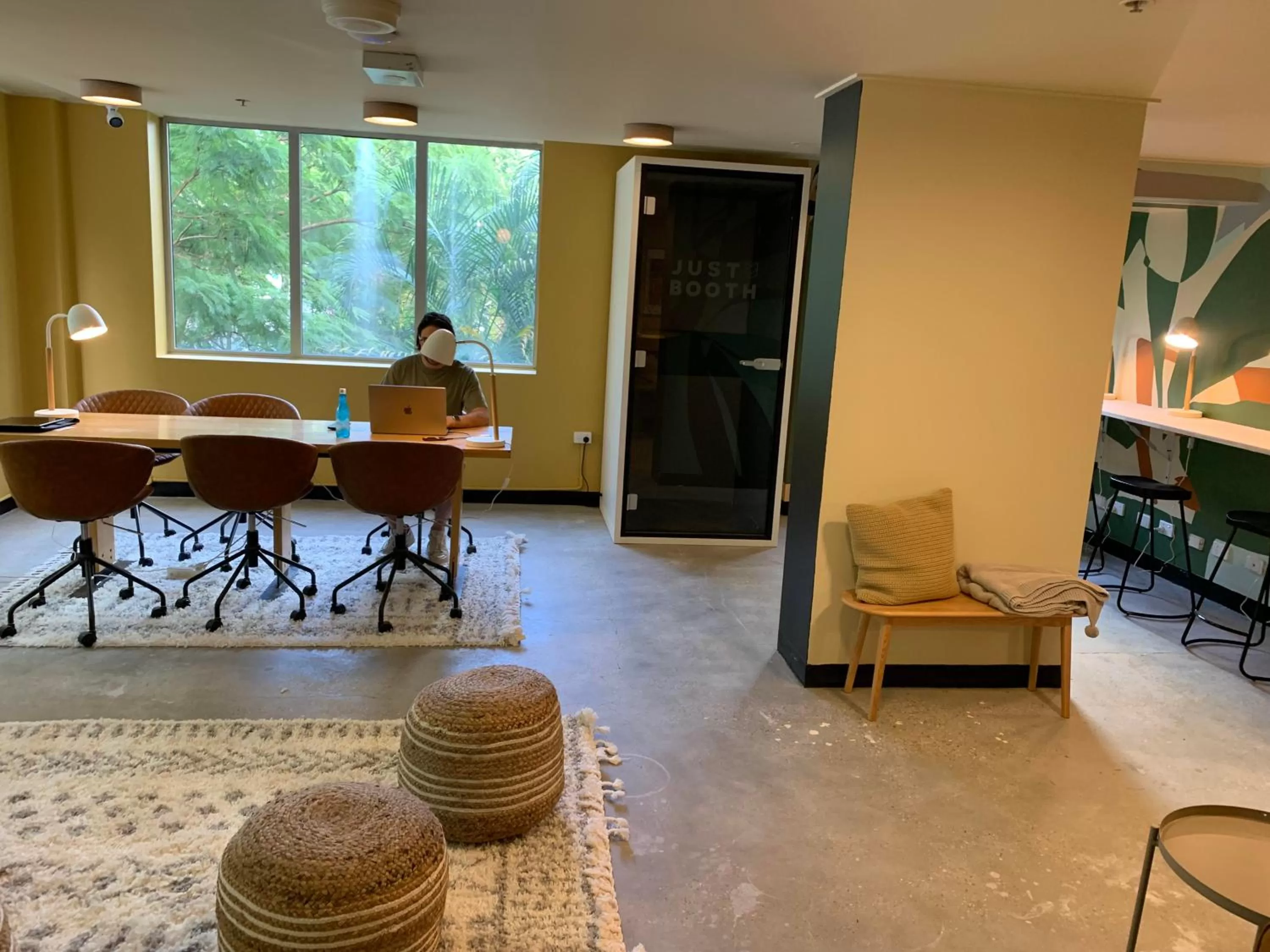 Business facilities in Roamer Brisbane