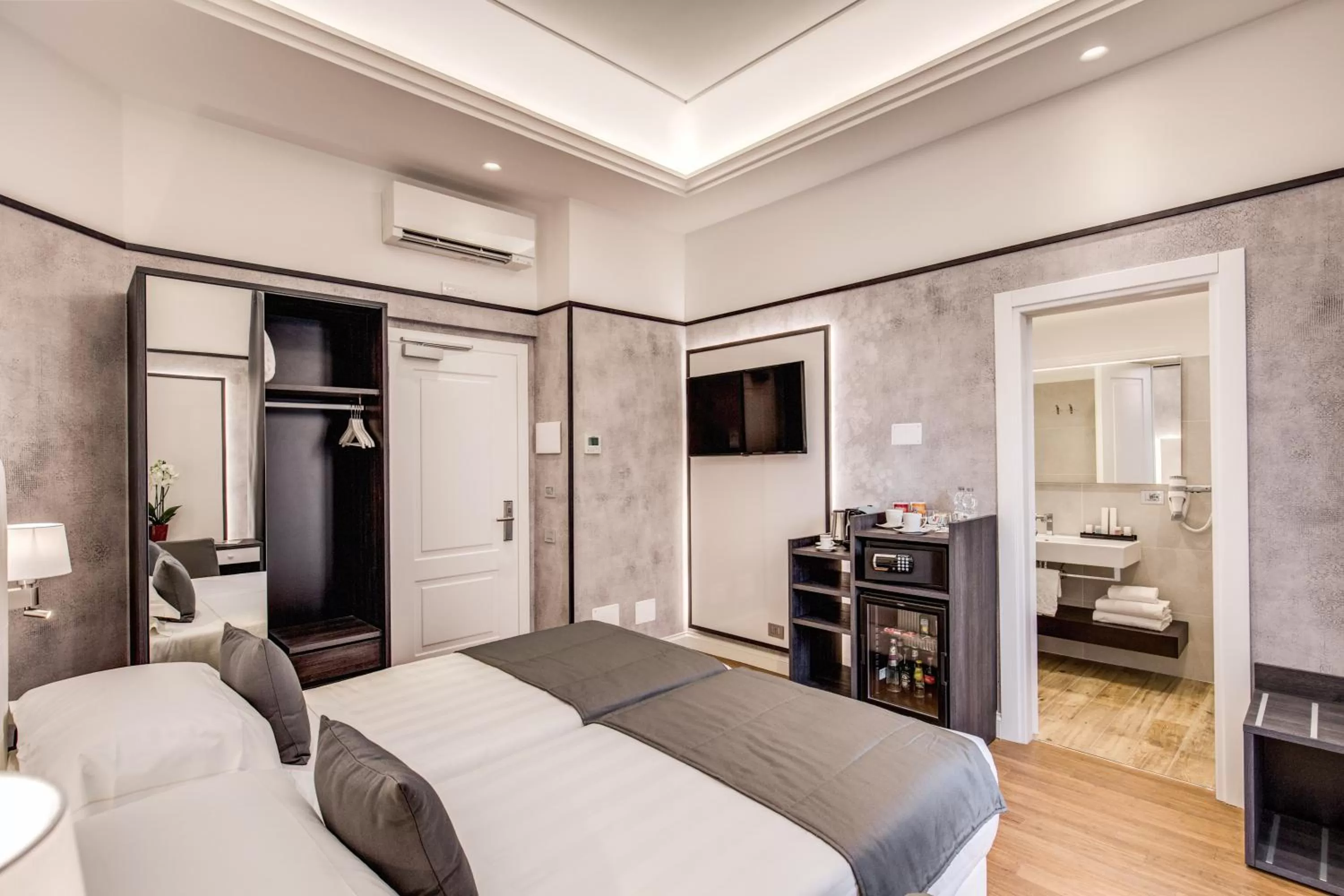 Photo of the whole room, Bed in The Liberty Boutique Hotel