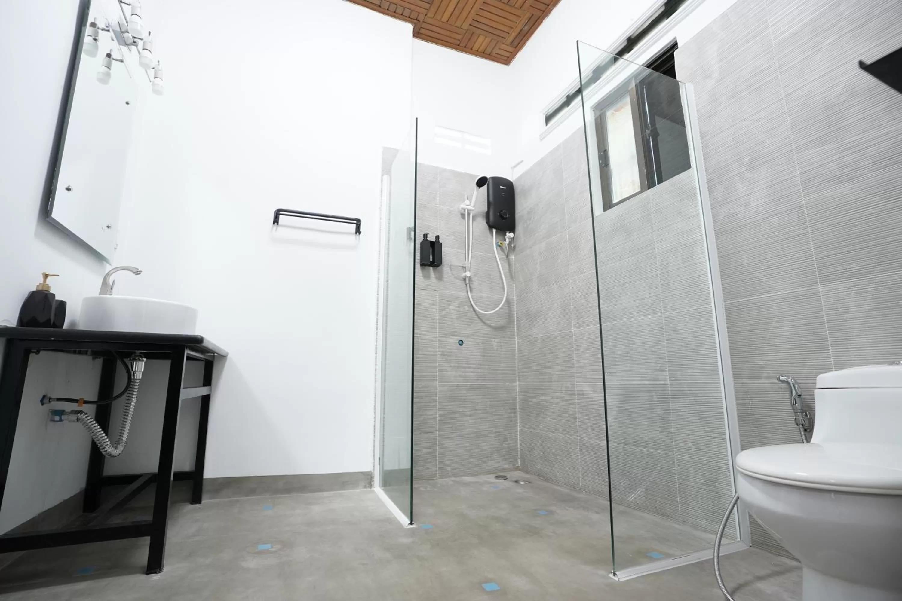 Bathroom in Birdcage Boutique