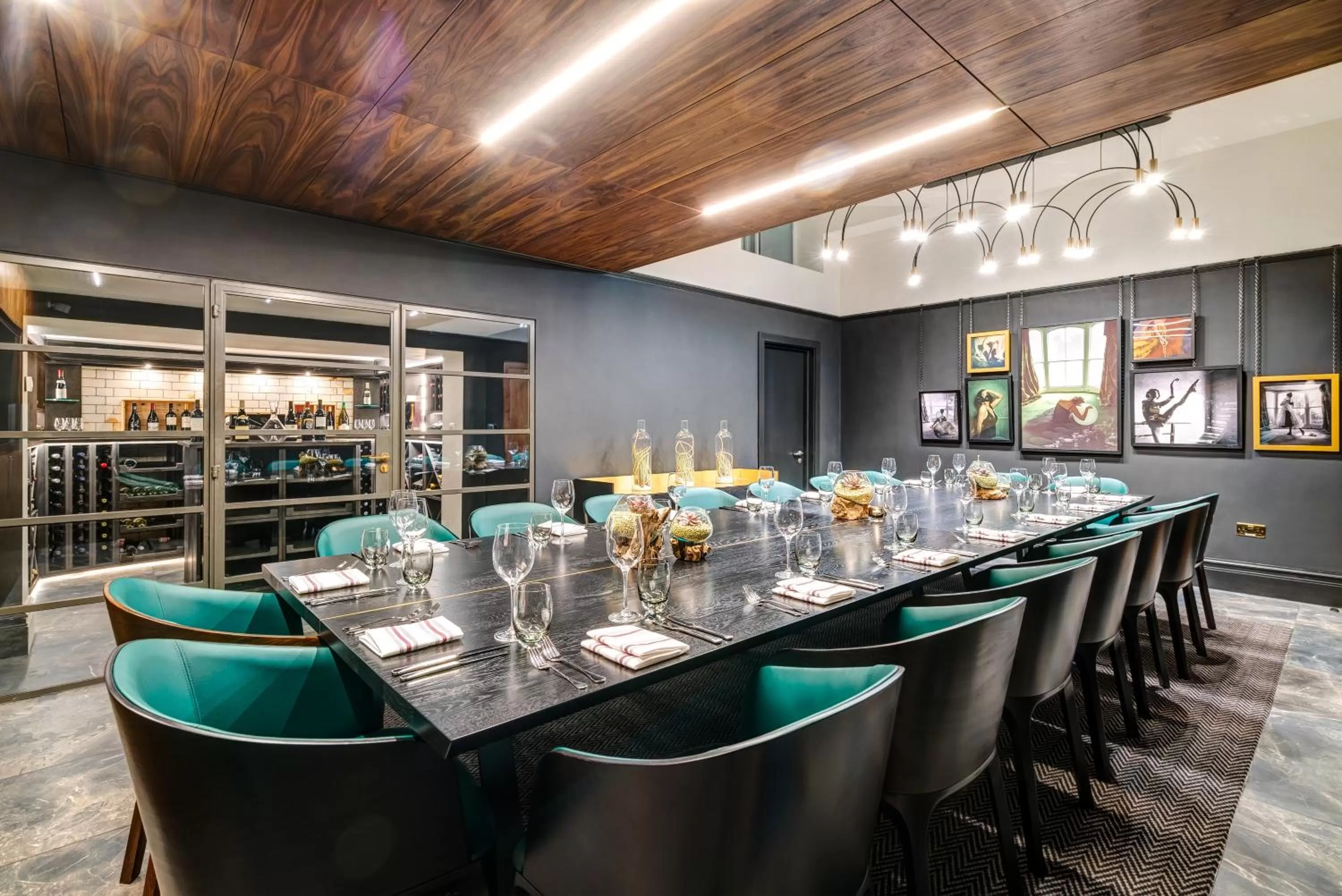 Food and drinks in Apex Temple Court Hotel