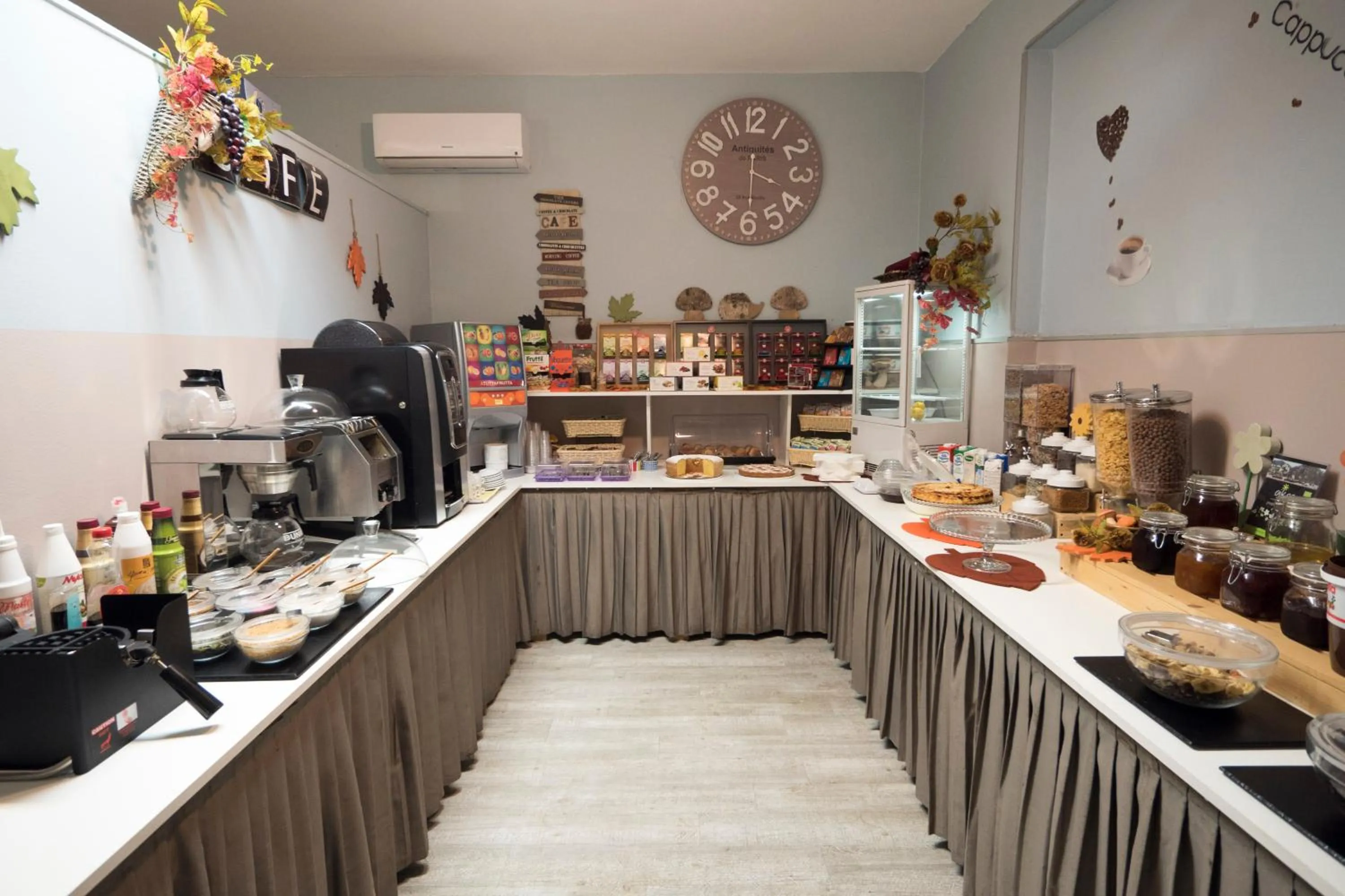 Restaurant/places to eat in Albergo Serena