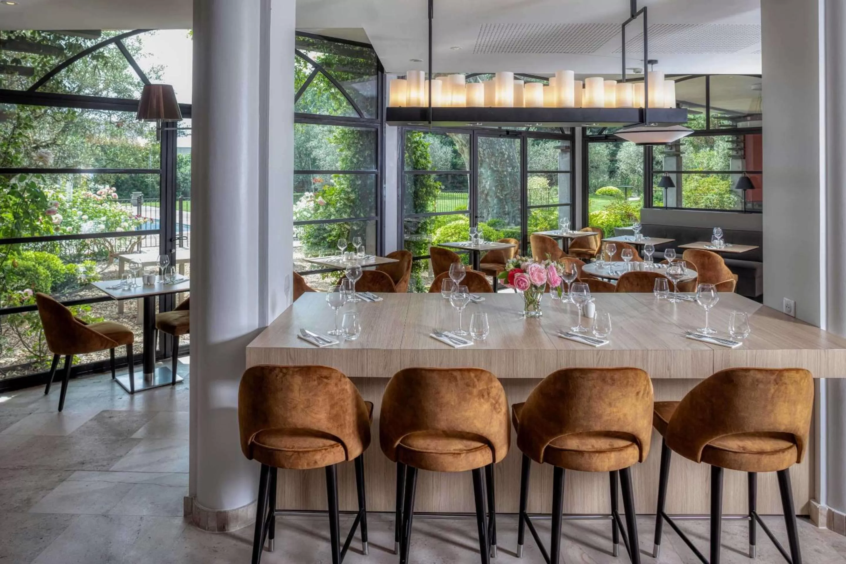 Restaurant/places to eat in Best Western Plus Le Lavarin