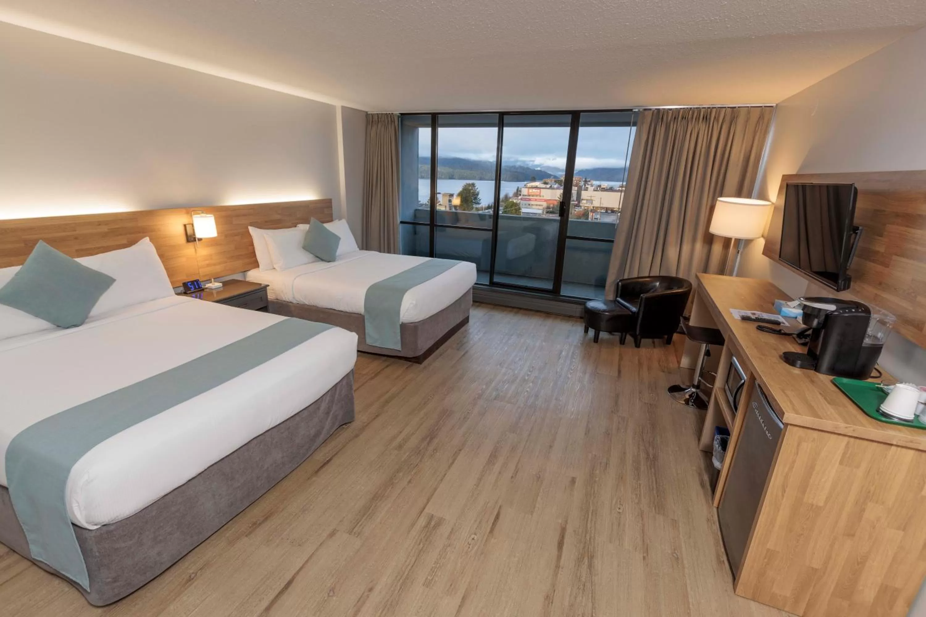 TV and multimedia, Bed in Highliner Hotel