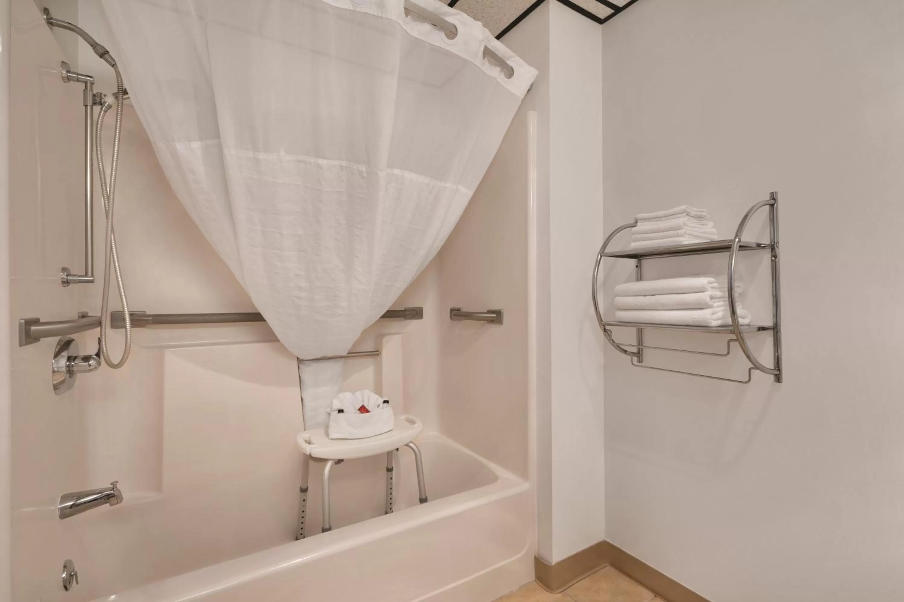 Bathroom in Super 8 by Wyndham Custer/Crazy Horse Area