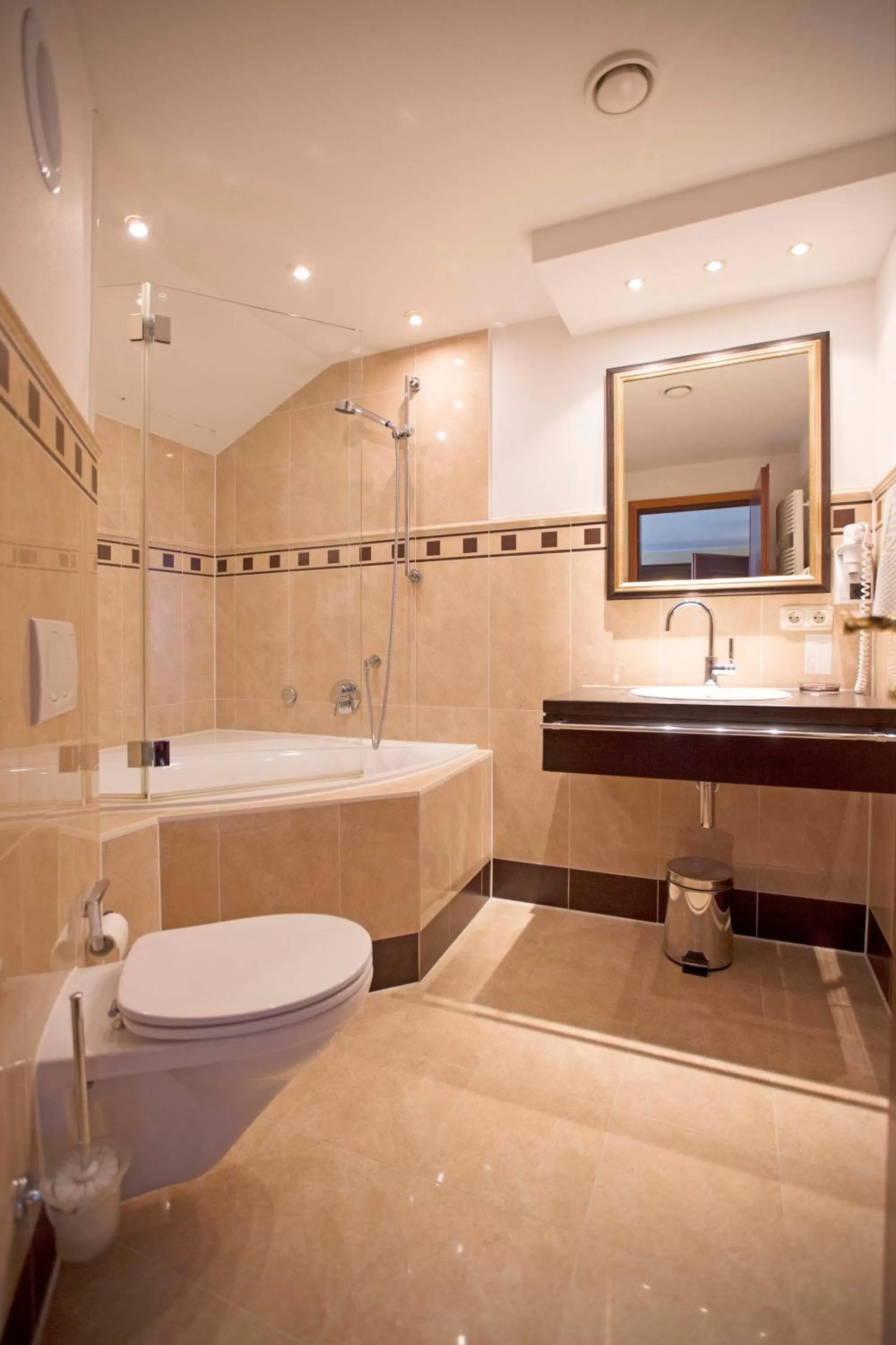 Bathroom in Hotel Neuwirt