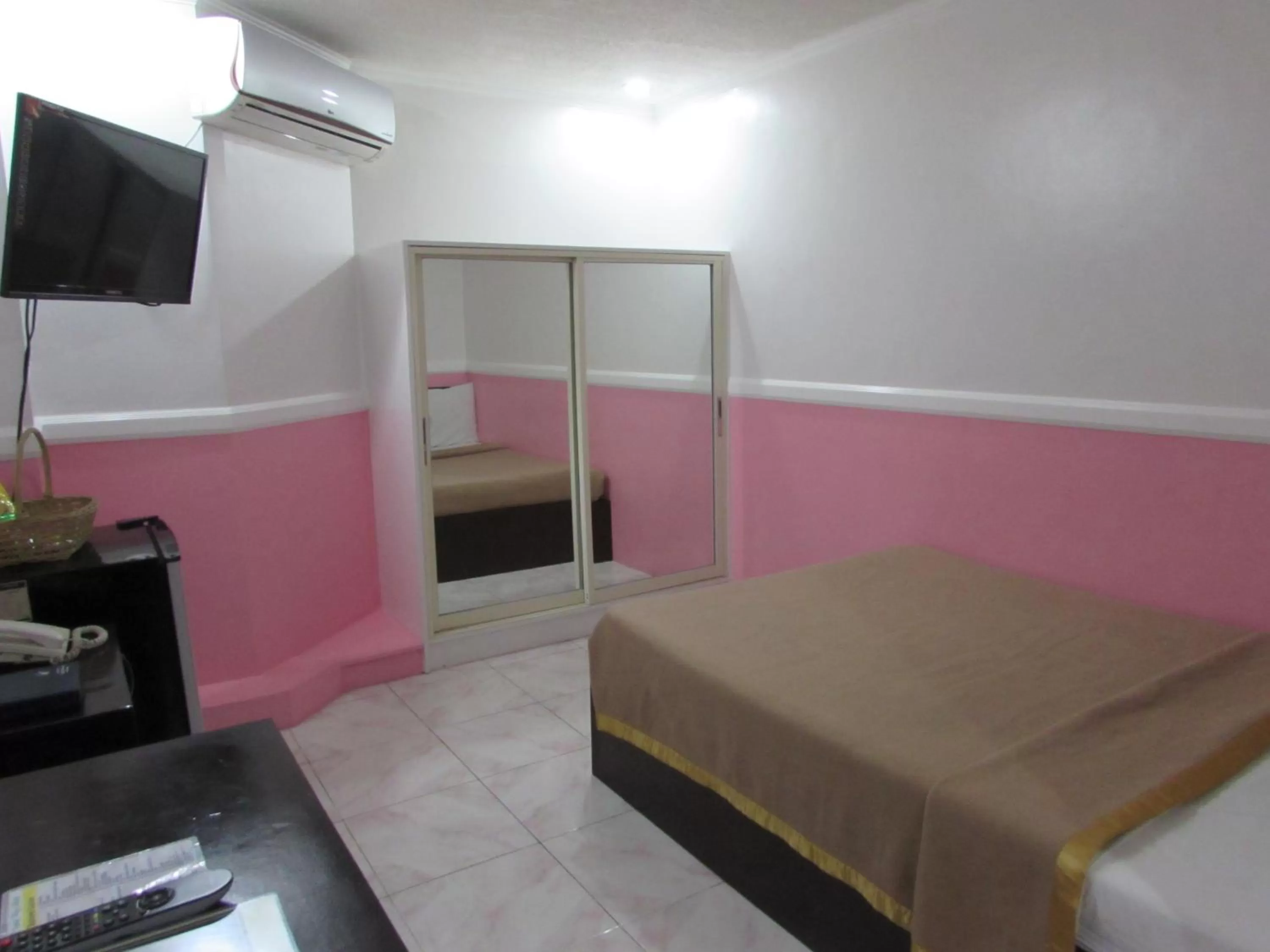 Bedroom, Bed in Oyster Plaza Hotel