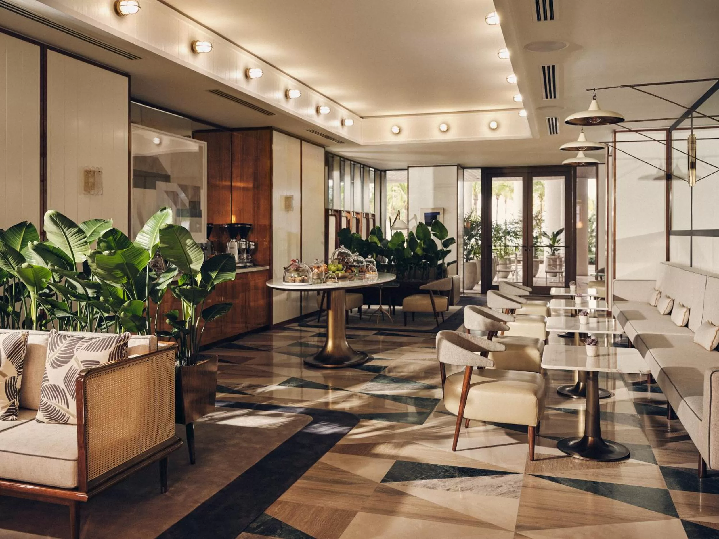 Lounge or bar in Four Seasons Hotel and Residences Fort Lauderdale