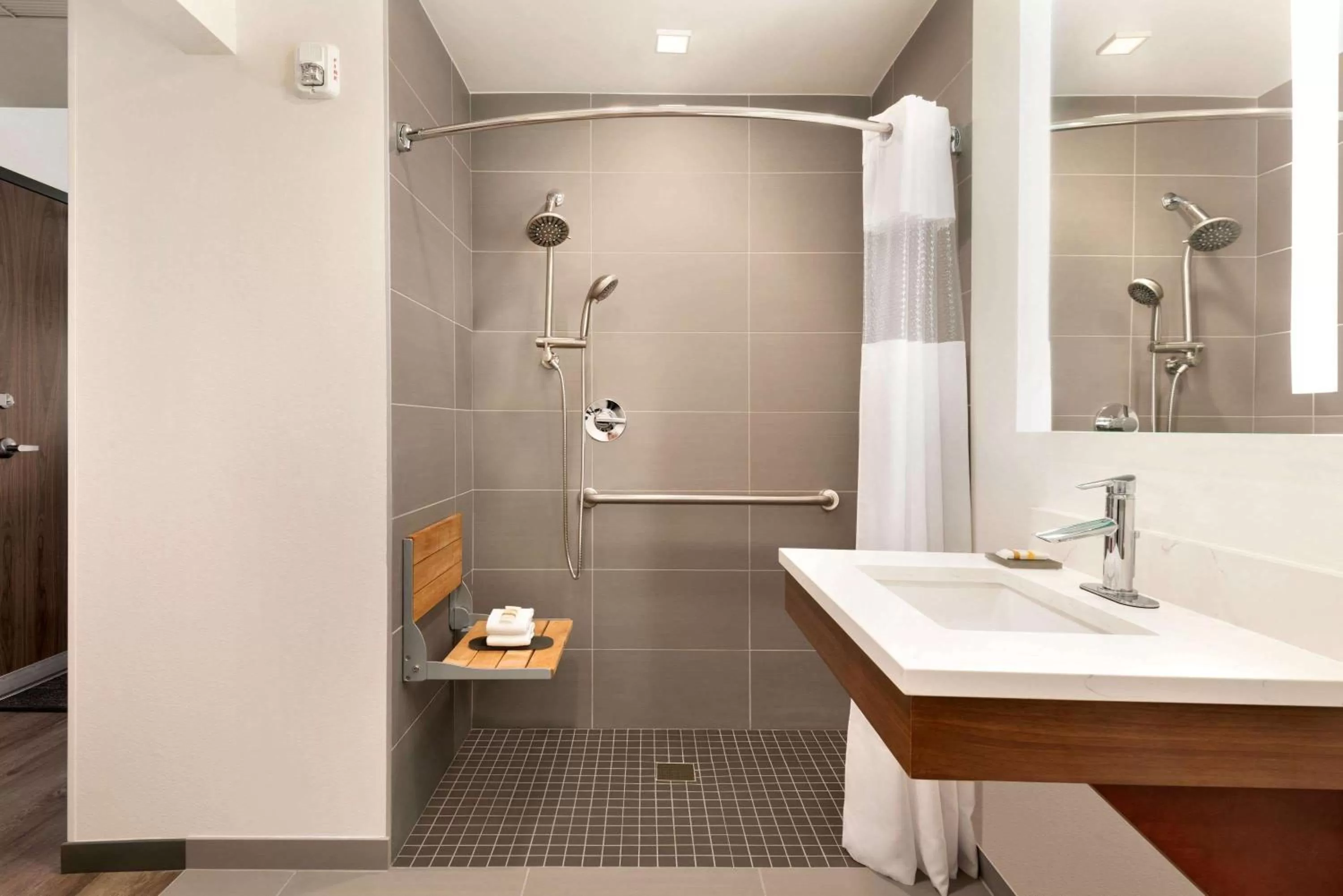 Shower in La Quinta by Wyndham San Luis Obispo