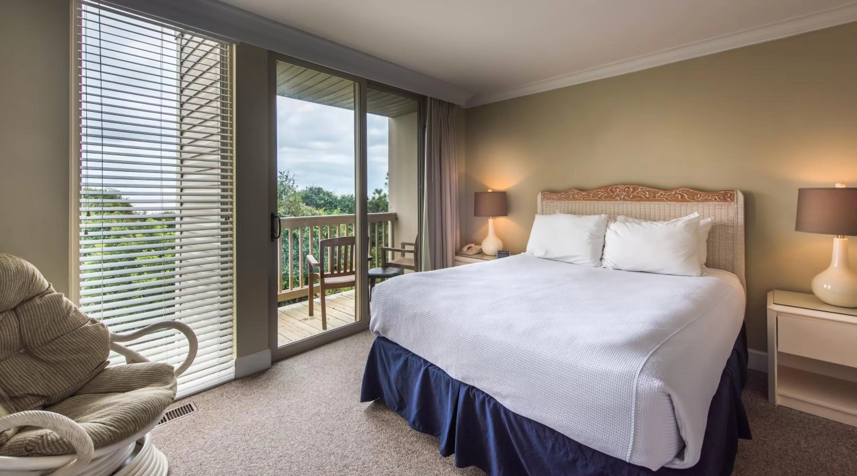 Balcony/Terrace, Bed in Villas by the Sea Resort & Conference Center