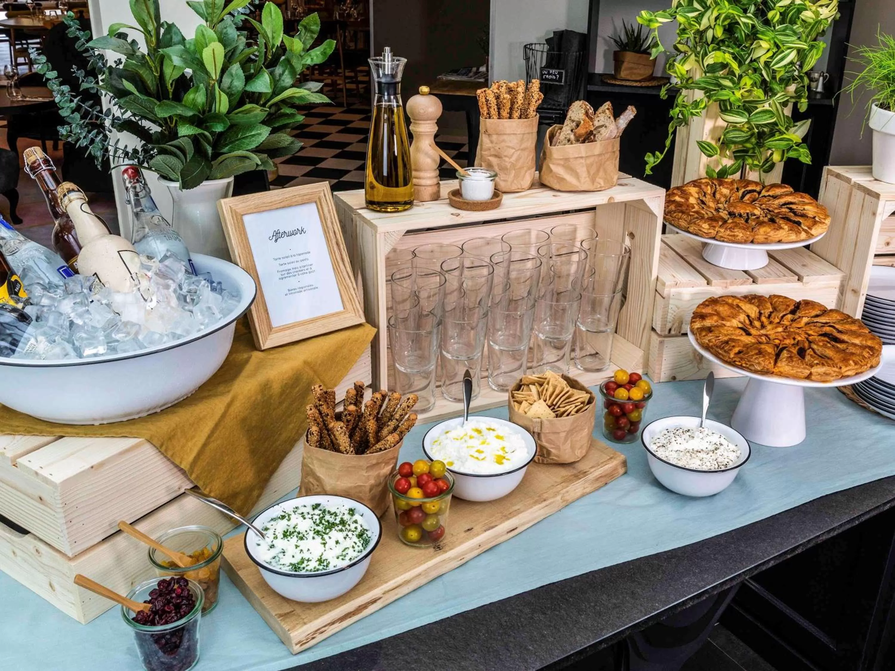 Restaurant/places to eat in Novotel Chennai OMR