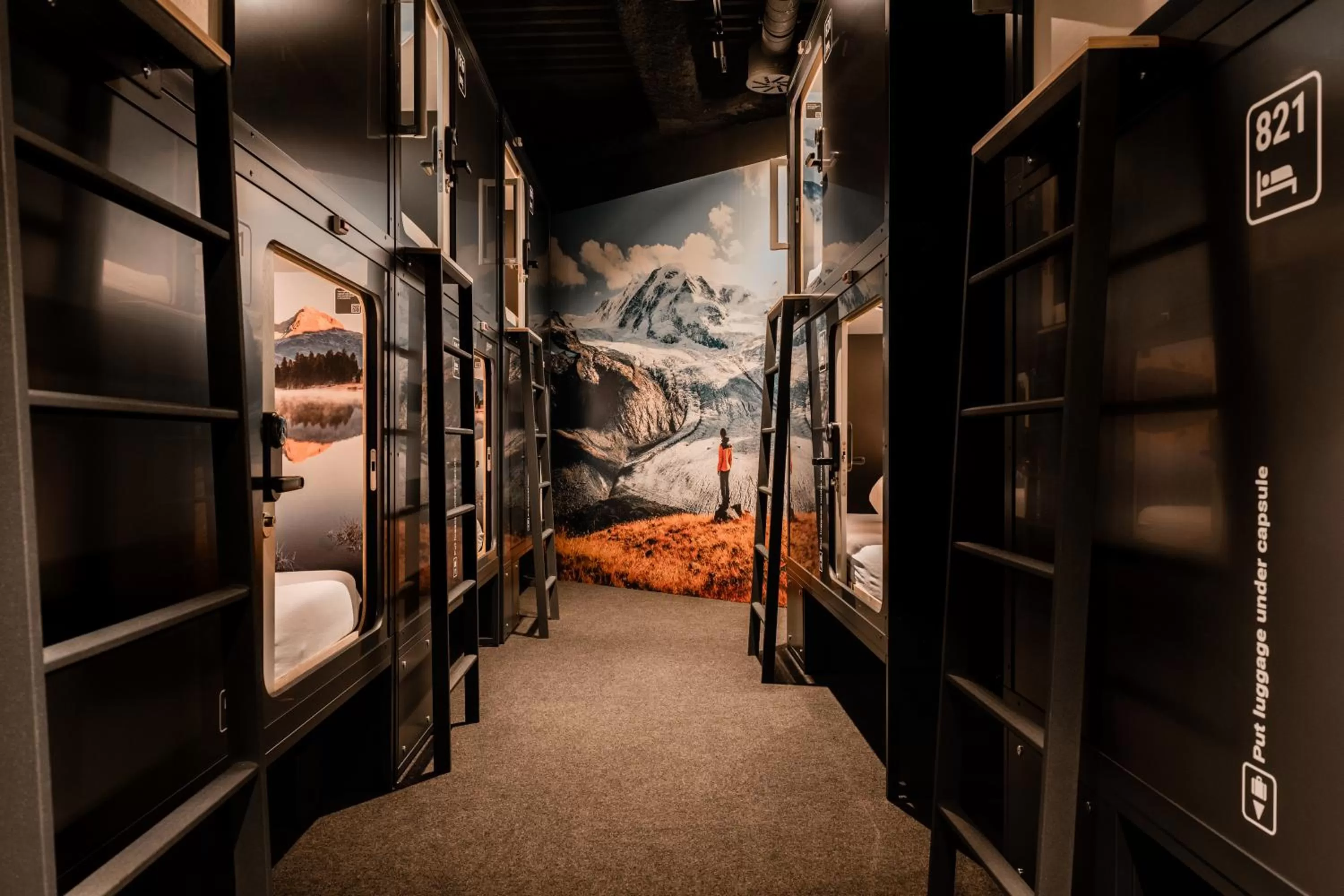 Photo of the whole room, Bed in Capsule Hotel - Zurich Airport