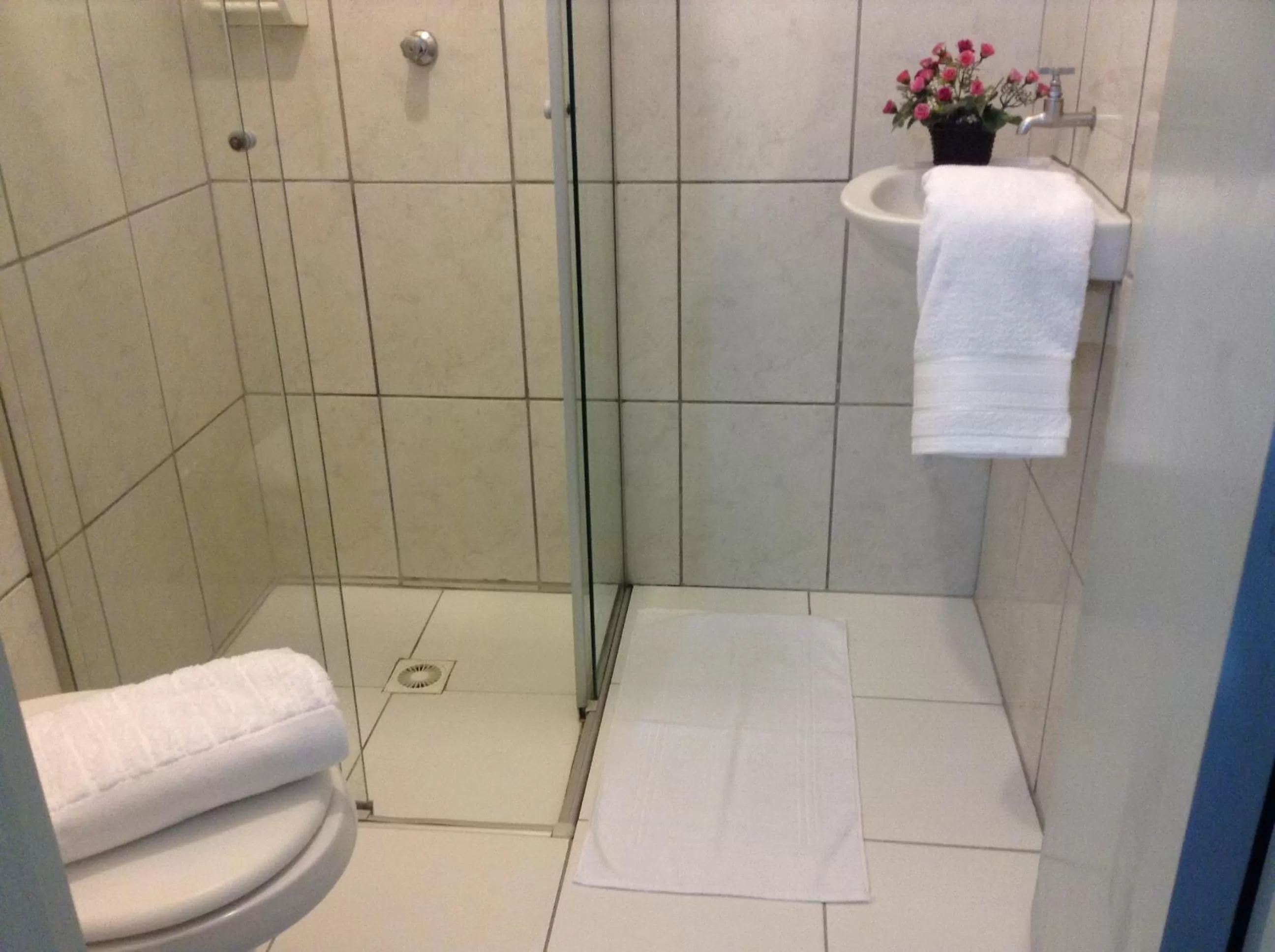 Bathroom in Pousada Alvorada Brotas - e agendamento das atividades turísticas