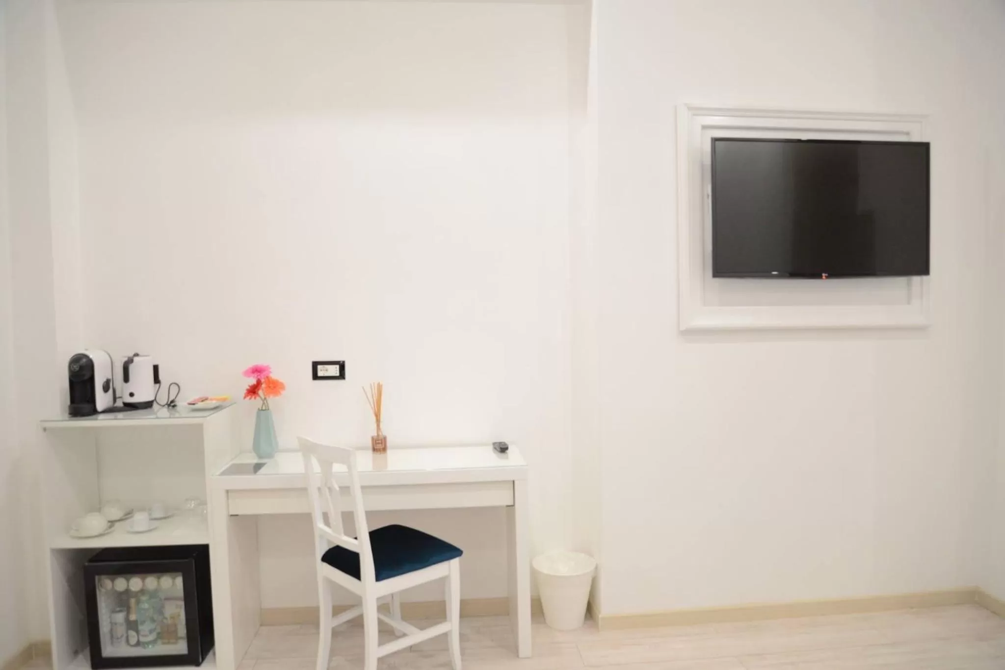 TV and multimedia in Escape Luxury Suite - CA Domus Collection