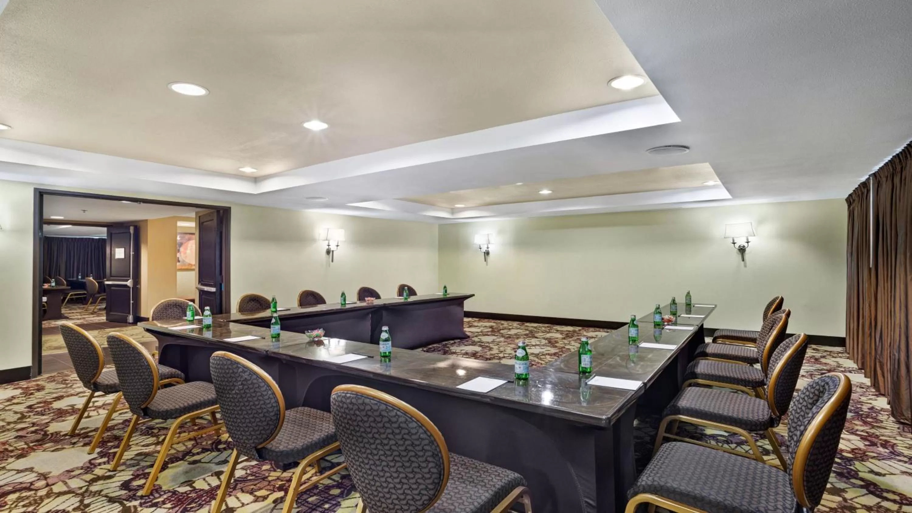 Meeting/conference room in Crowne Plaza Houston Galleria Area by IHG